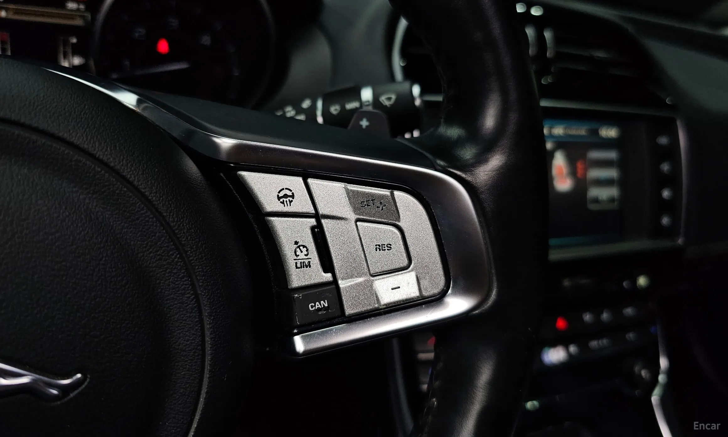 Jaguar XE превью 20
