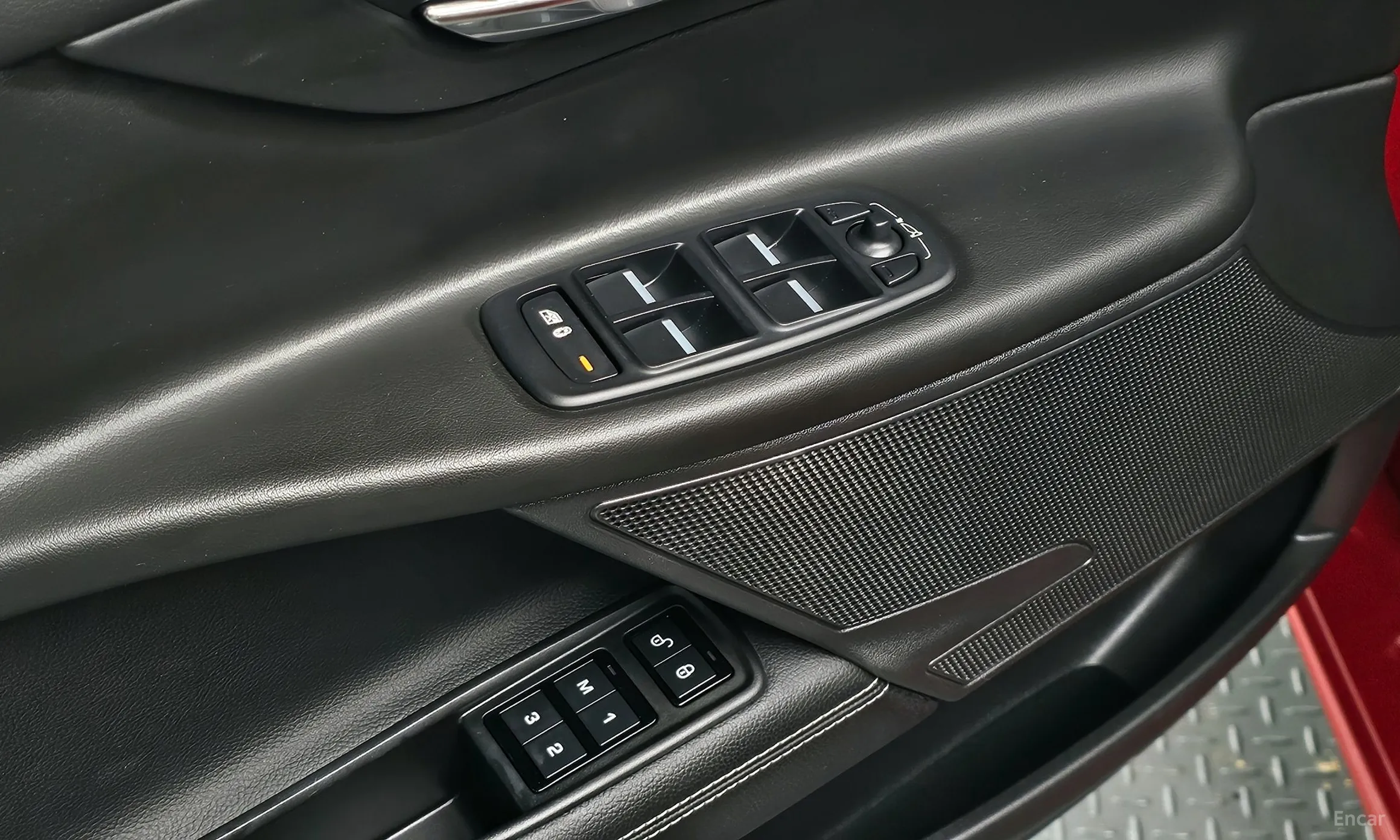 Jaguar XE превью 17