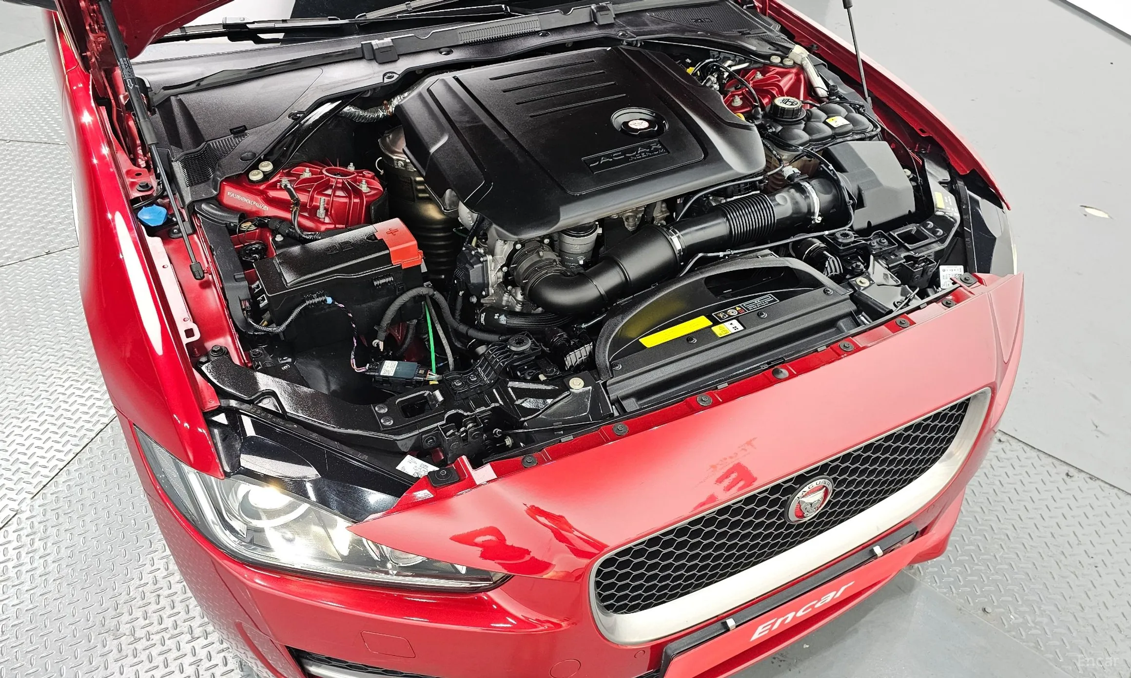 Jaguar XE превью 6
