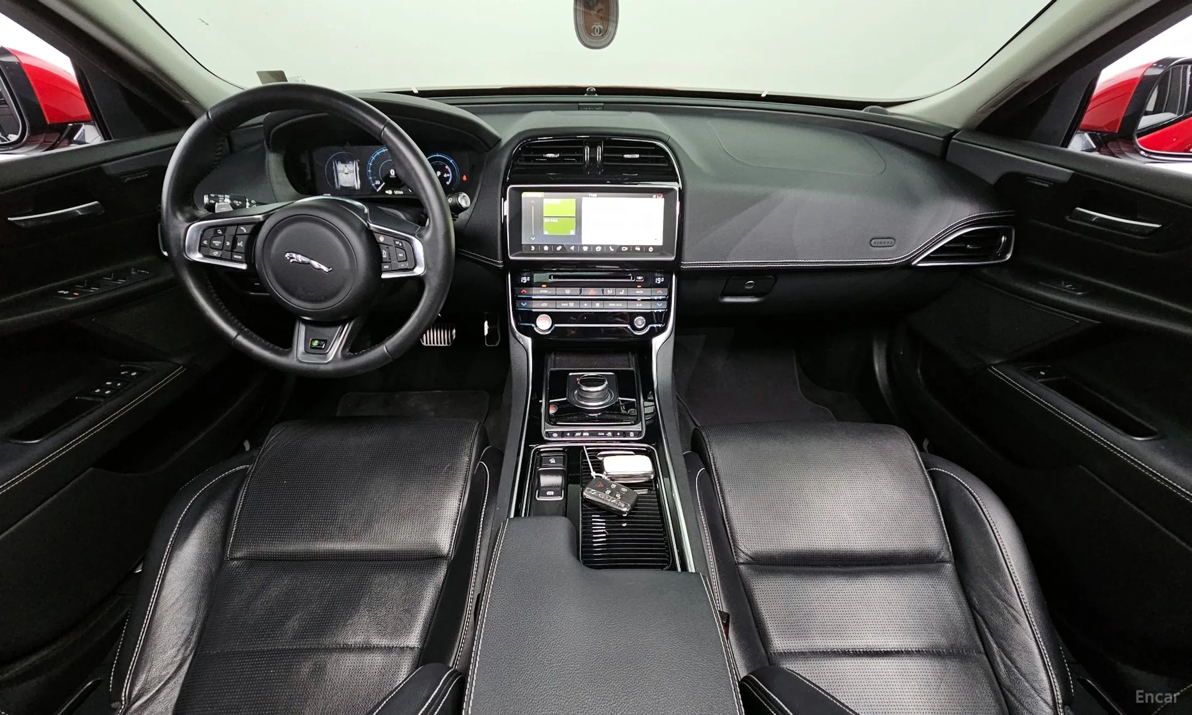 Jaguar XE превью 7