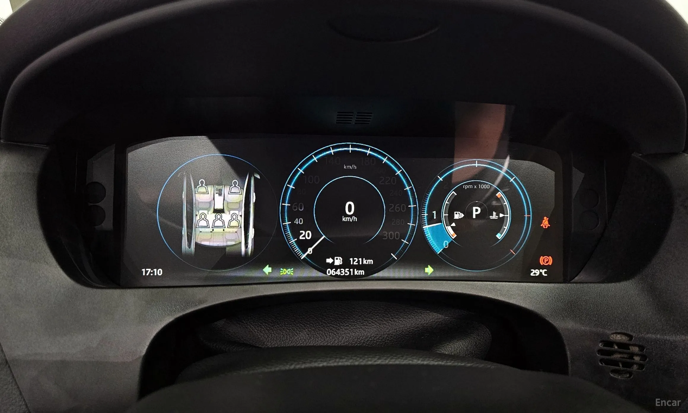 Jaguar XE превью 8