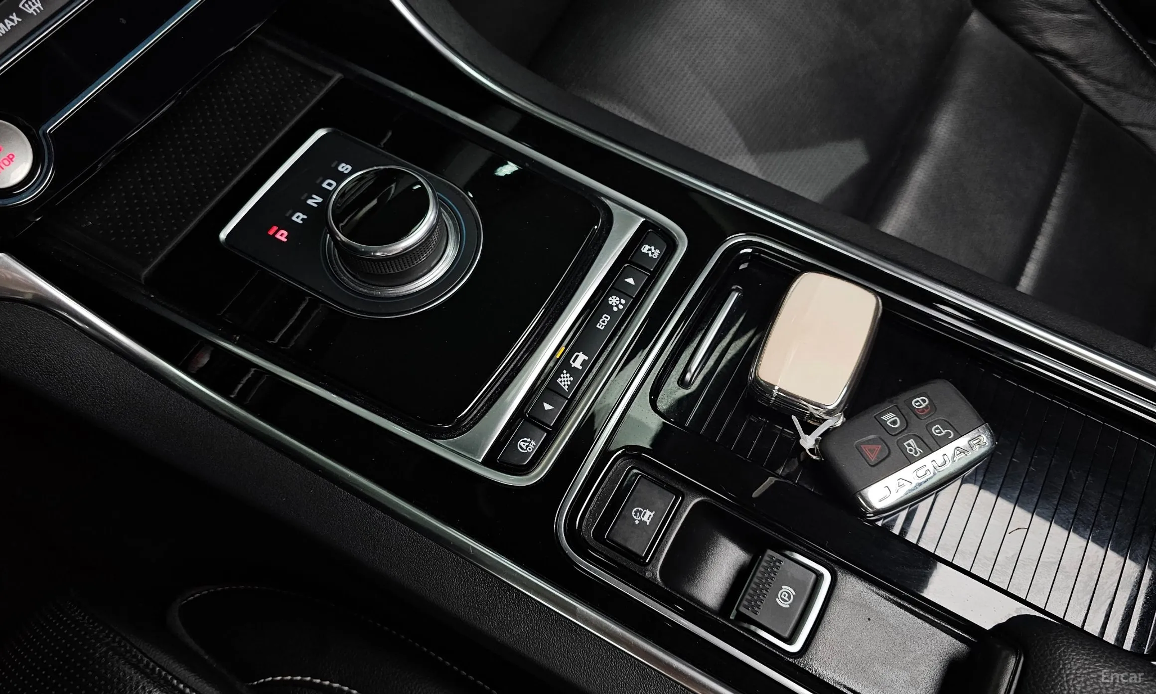 Jaguar XE превью 9