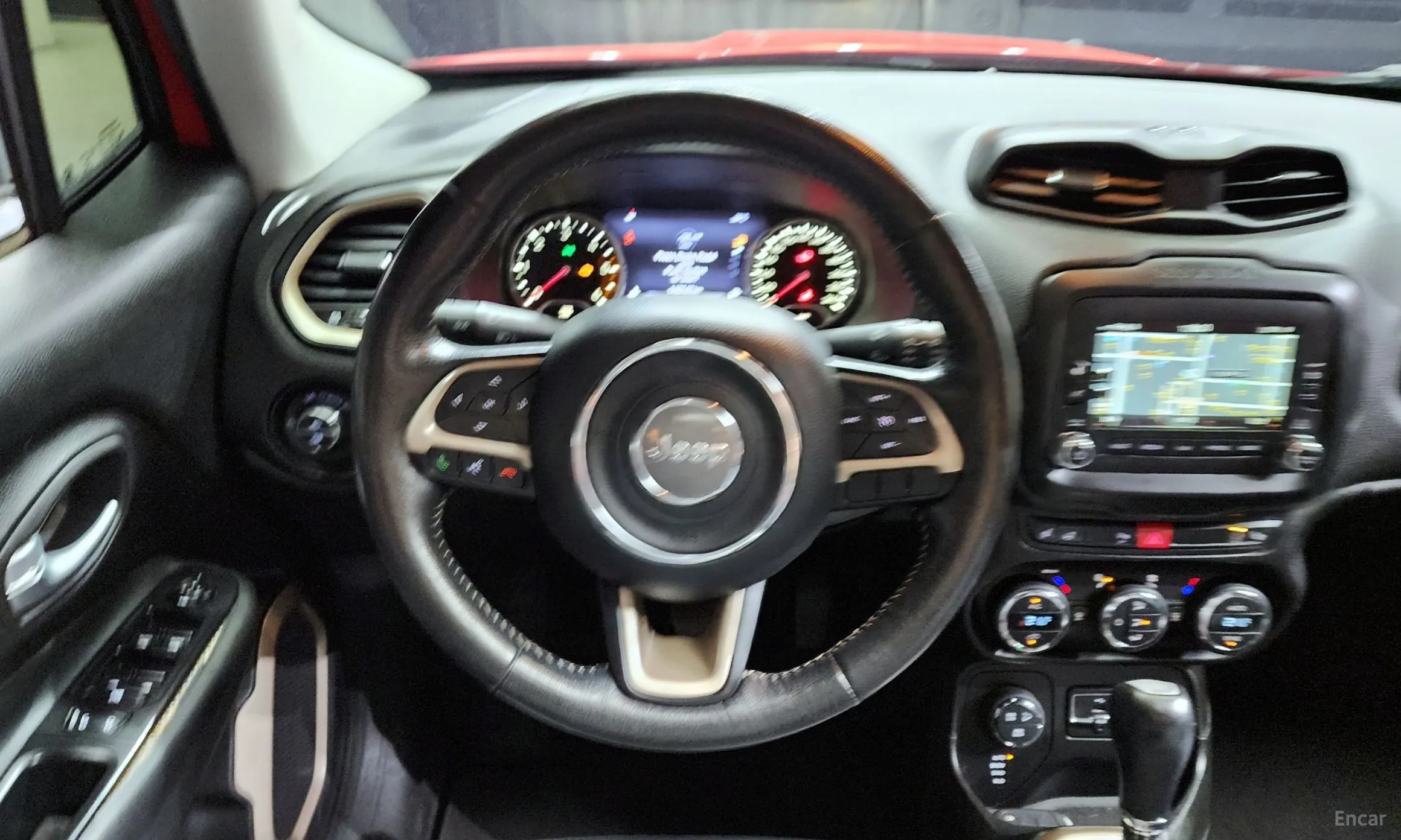 Jeep Renegade превью 13