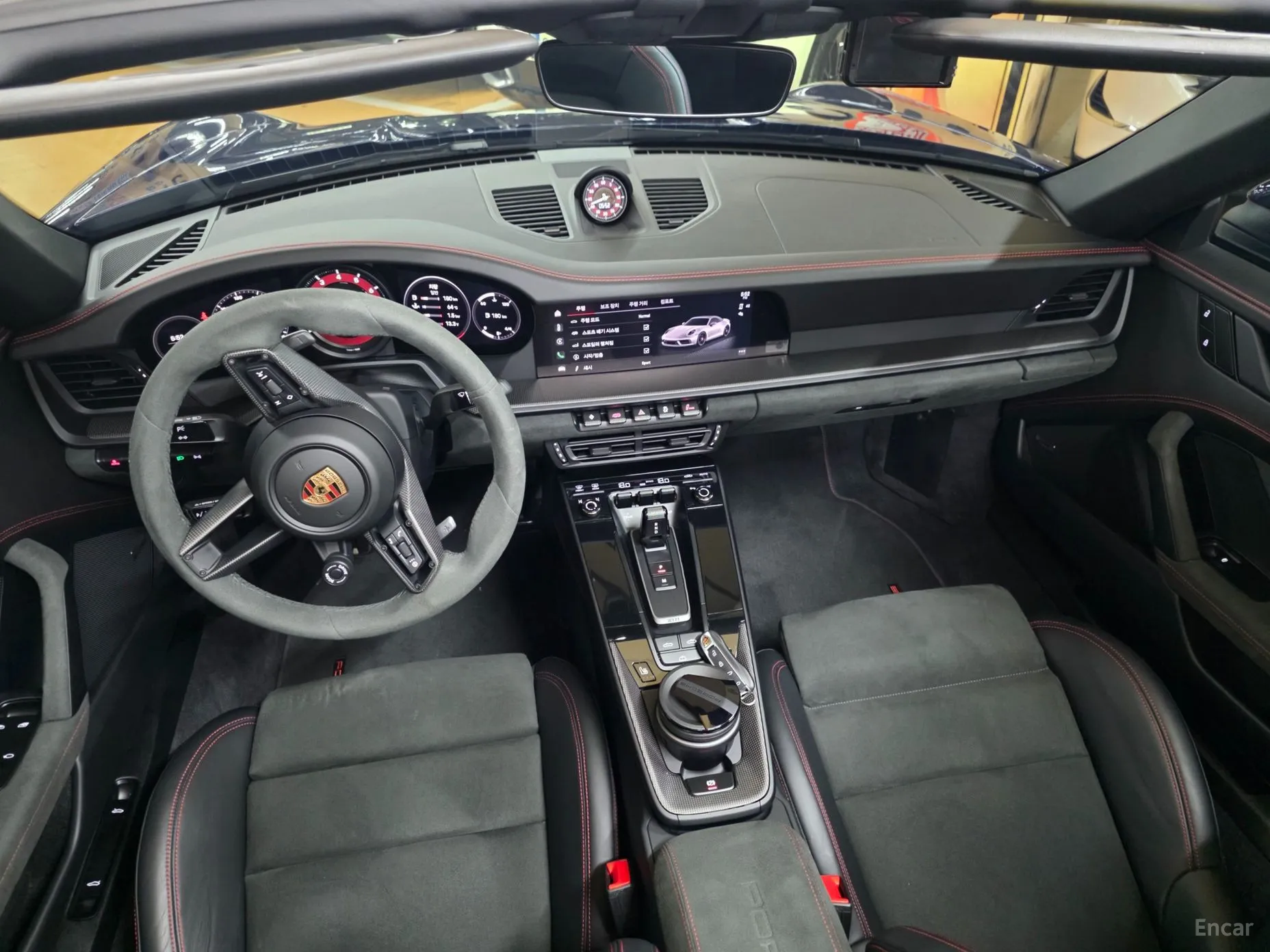 Porsche 911 (992) превью 10