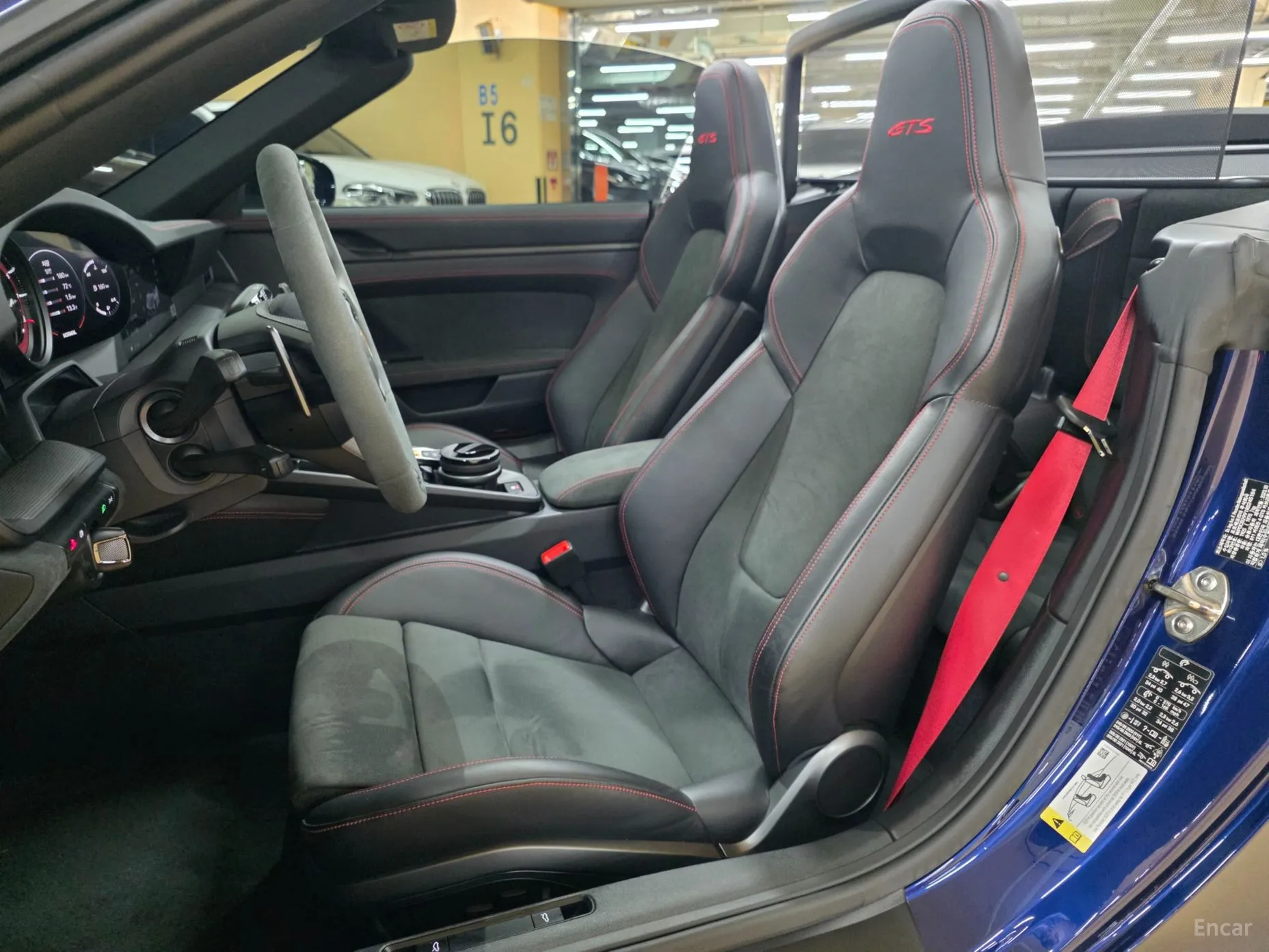 Porsche 911 (992) превью 11