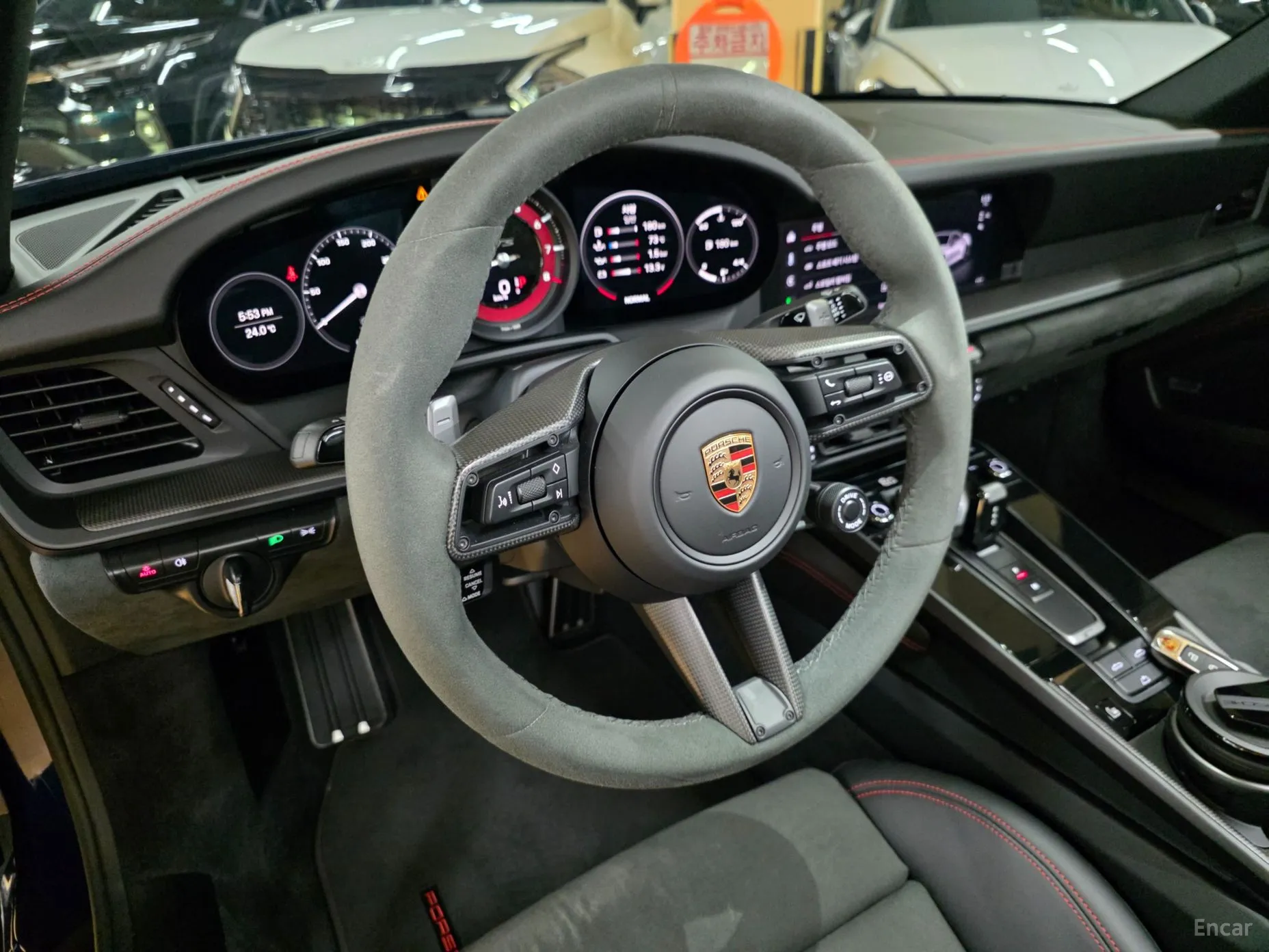 Porsche 911 (992) превью 12