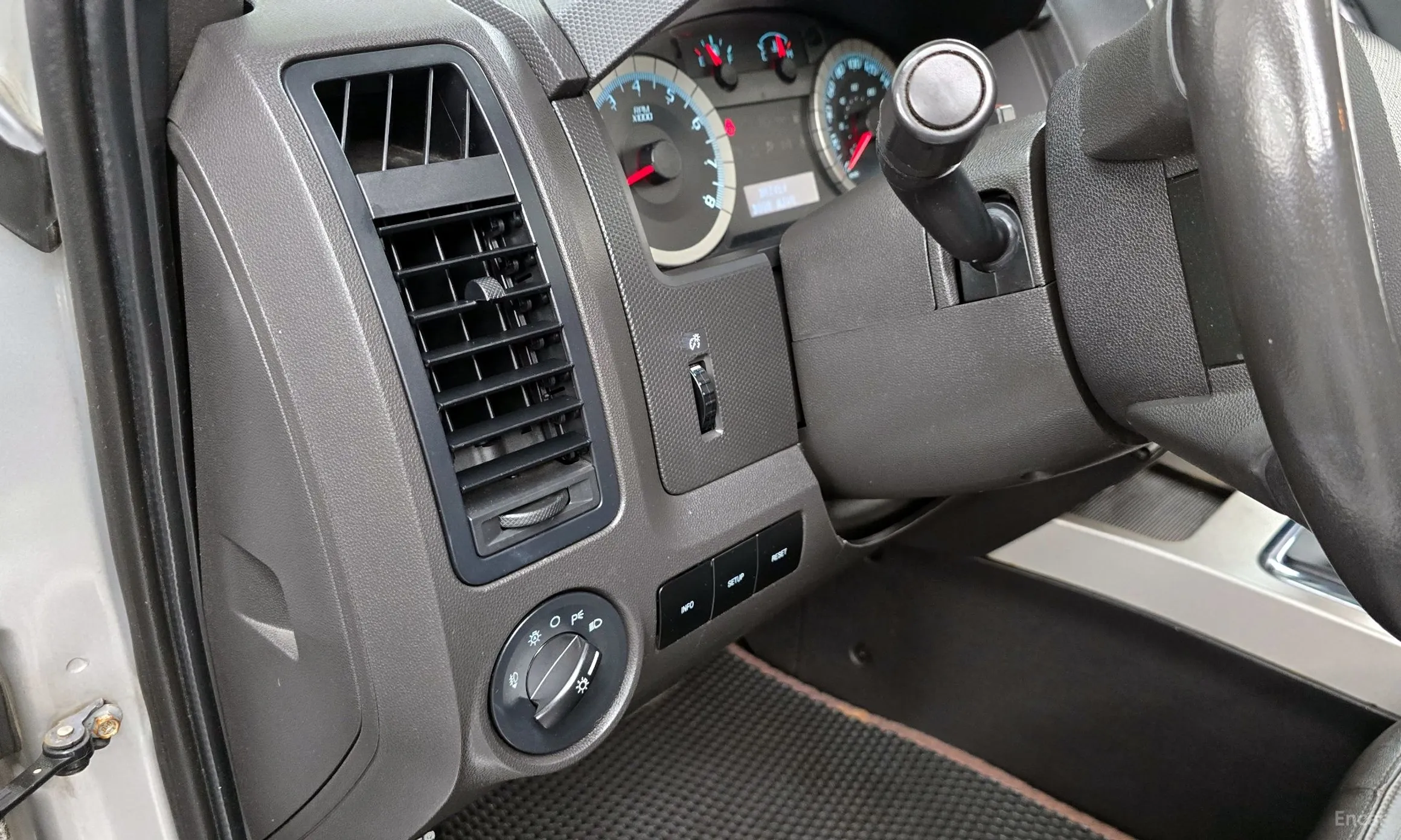 Ford Escape превью 16