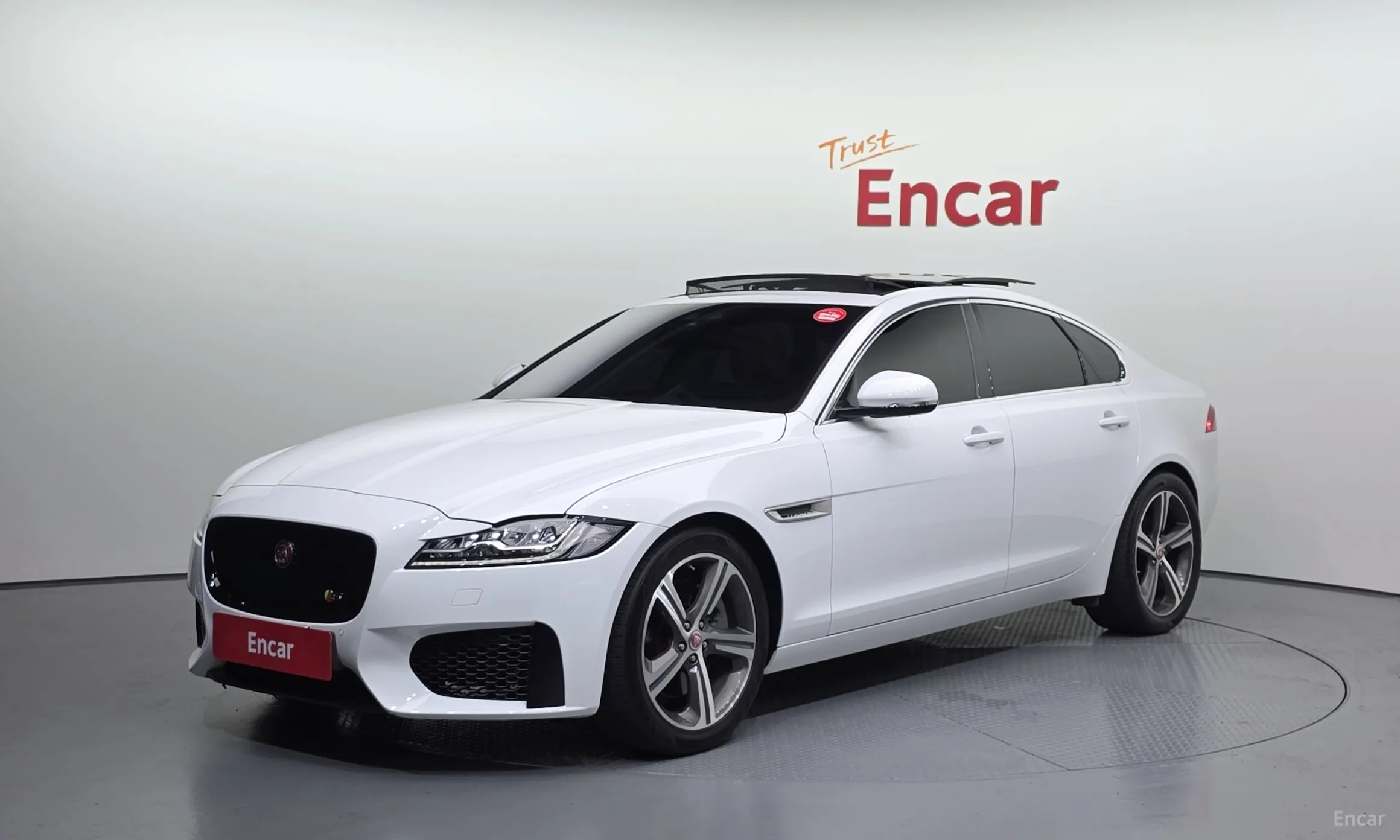 Jaguar XF (x260)