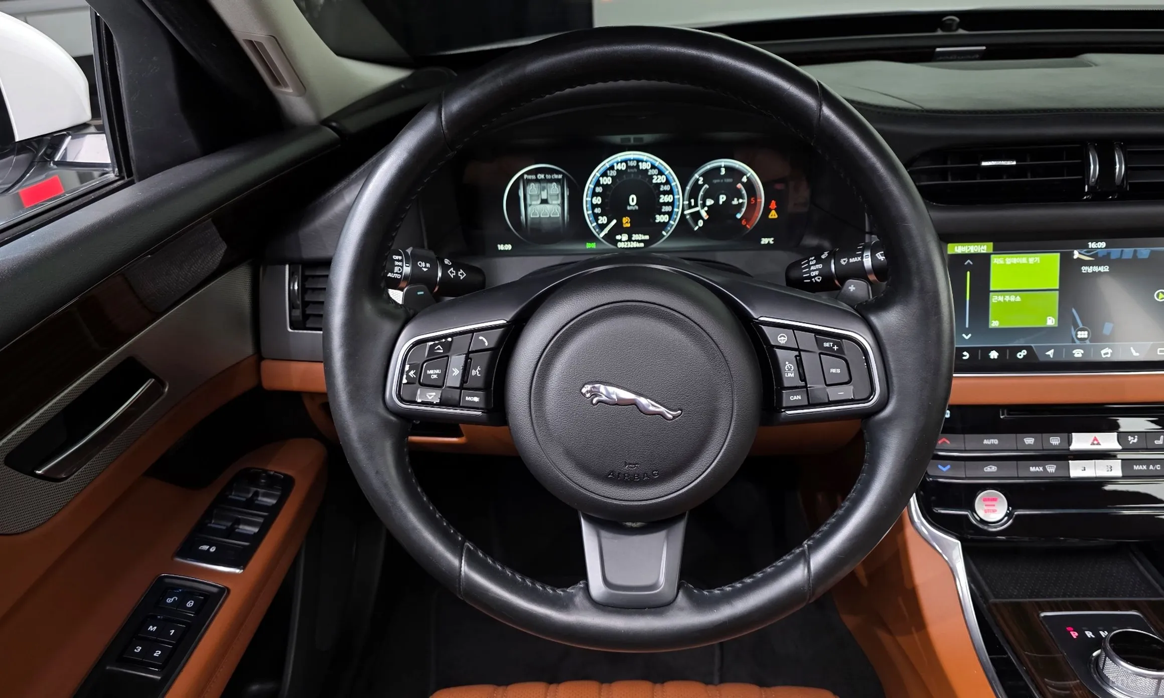 Jaguar XF (x260) превью 15