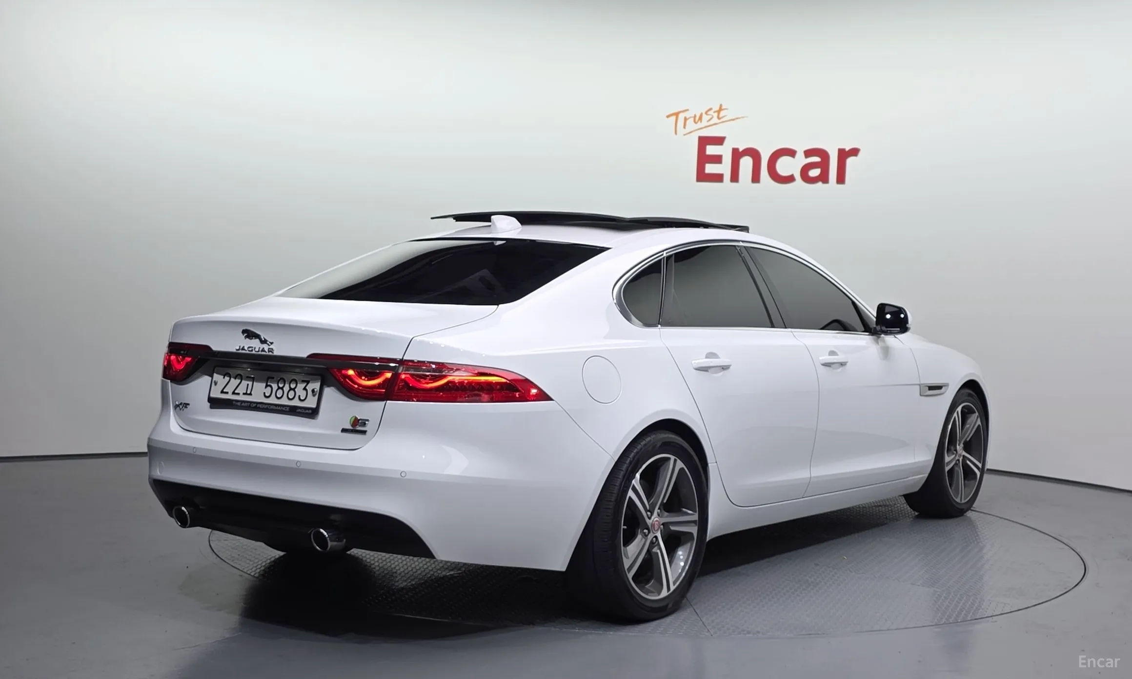 Jaguar XF (x260)