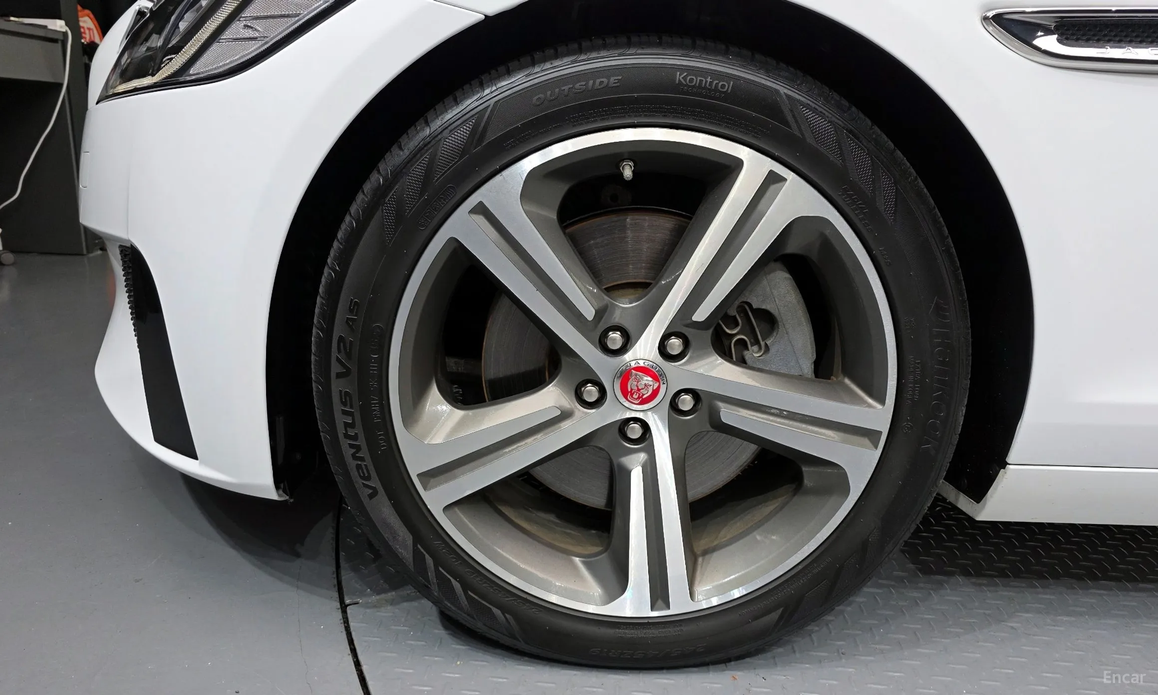 Jaguar XF (x260) превью 5