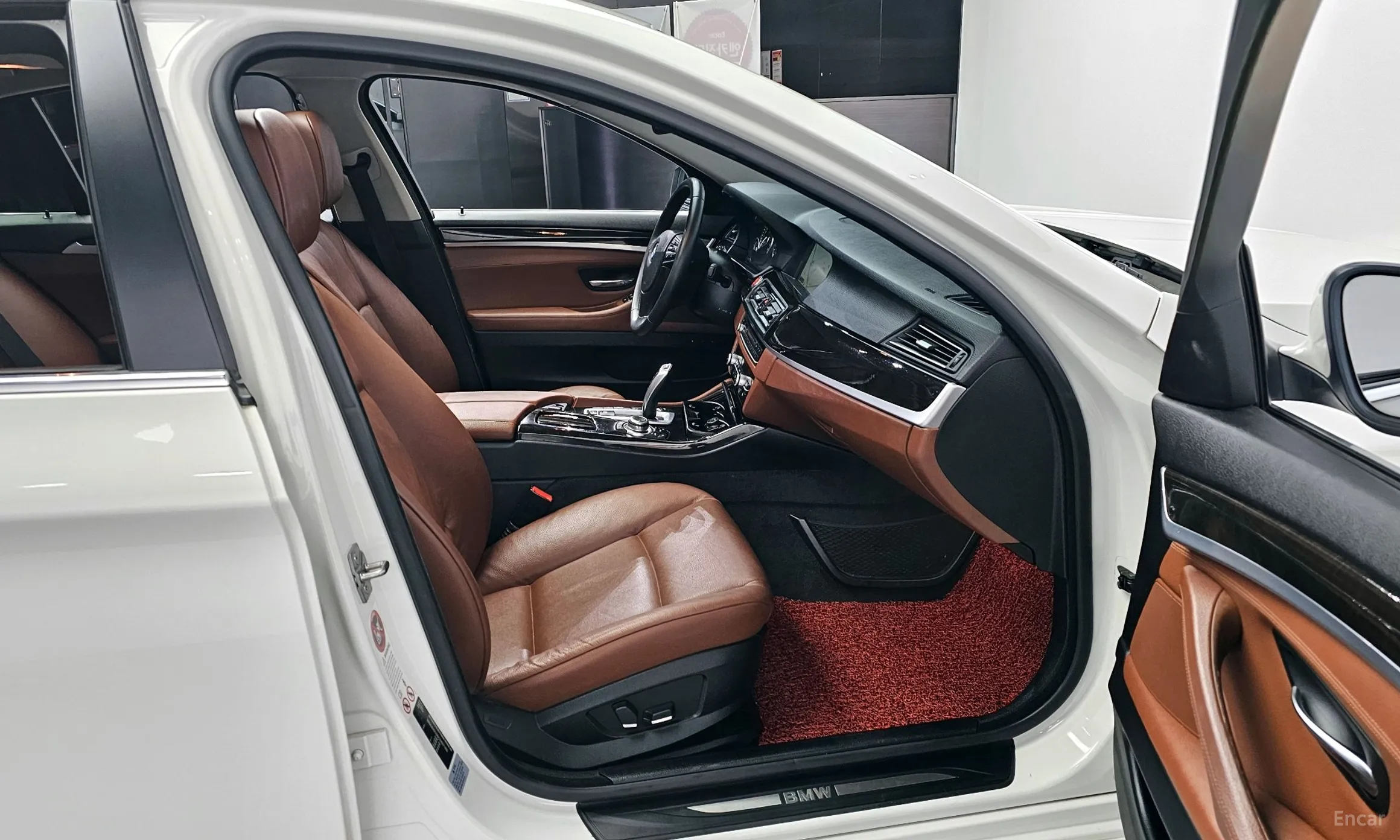 BMW 5 Series (F10) превью 10
