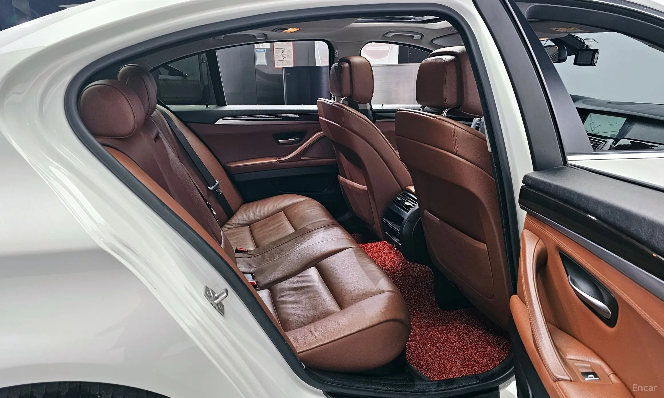 BMW 5 Series (F10) превью 12