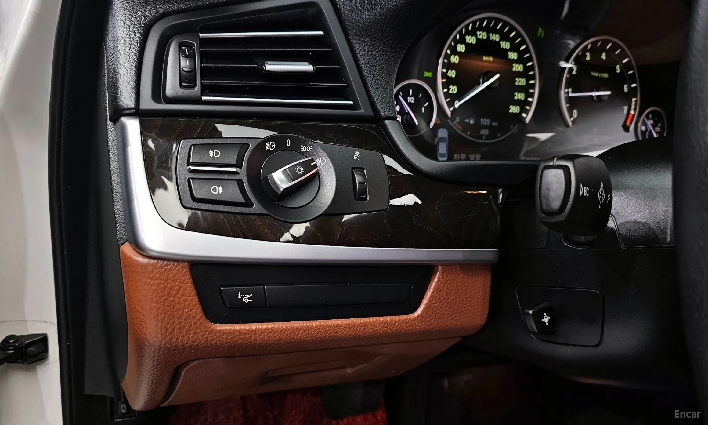 BMW 5 Series (F10) превью 14