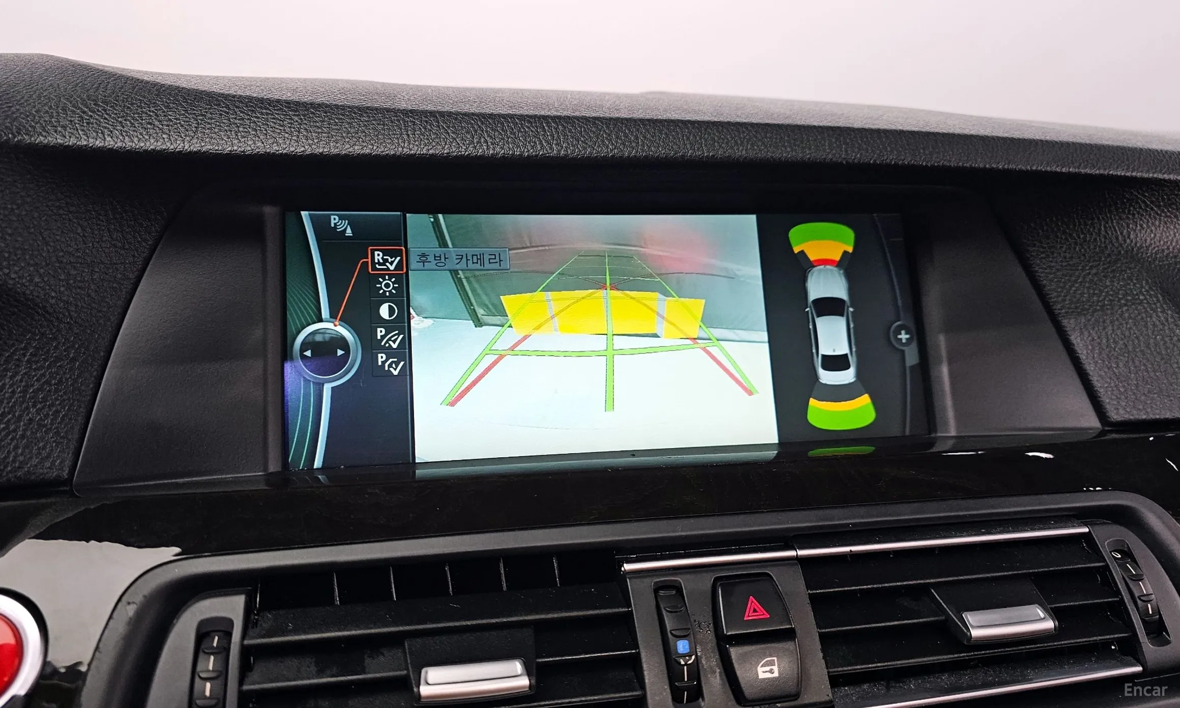 BMW 5 Series (F10) превью 16