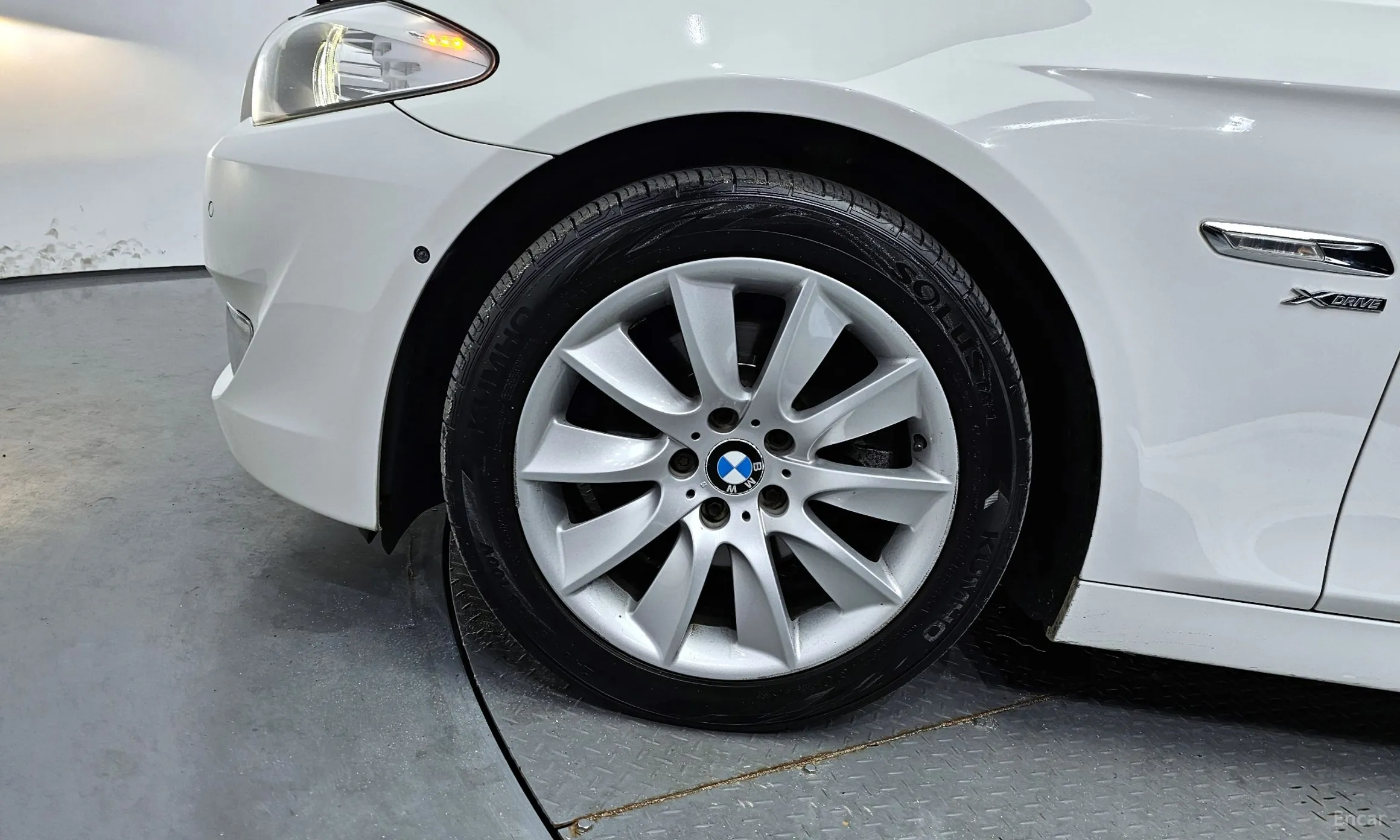 BMW 5 Series (F10) превью 5