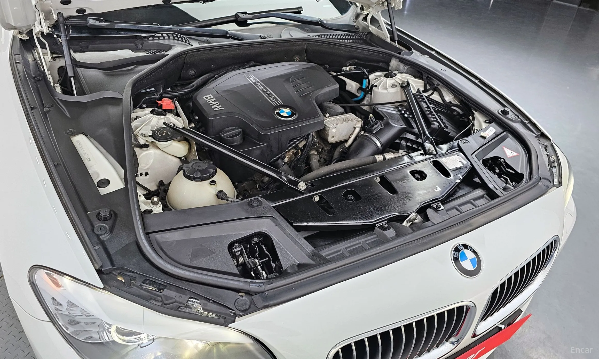BMW 5 Series (F10) превью 6