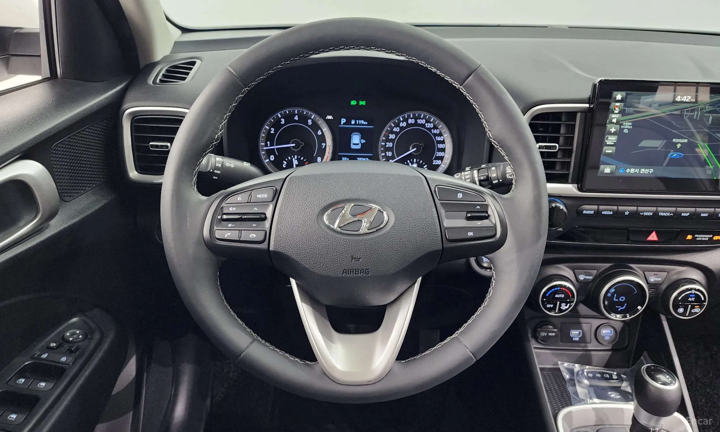 Hyundai Venue превью 13