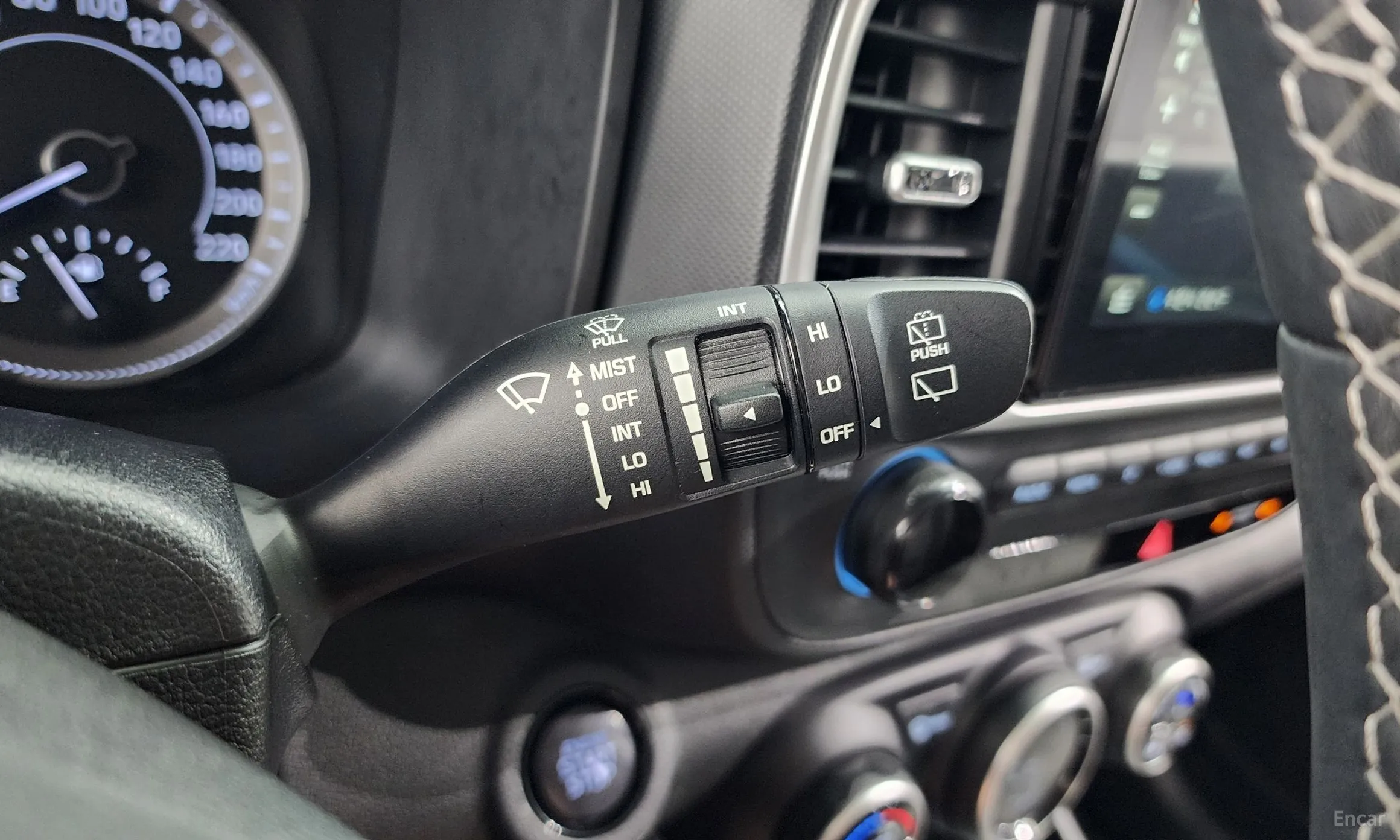 Hyundai Venue превью 19