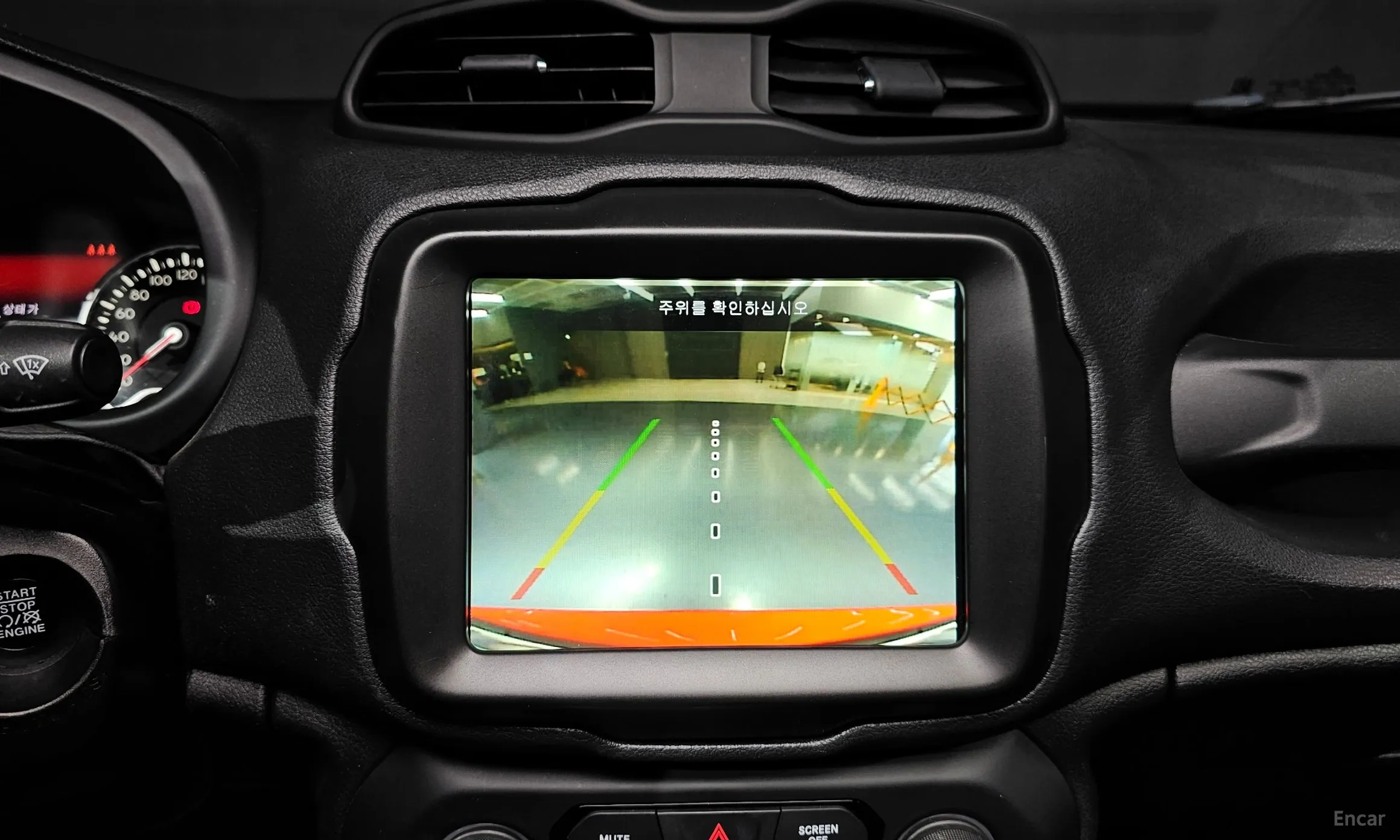 Jeep Renegade превью 15