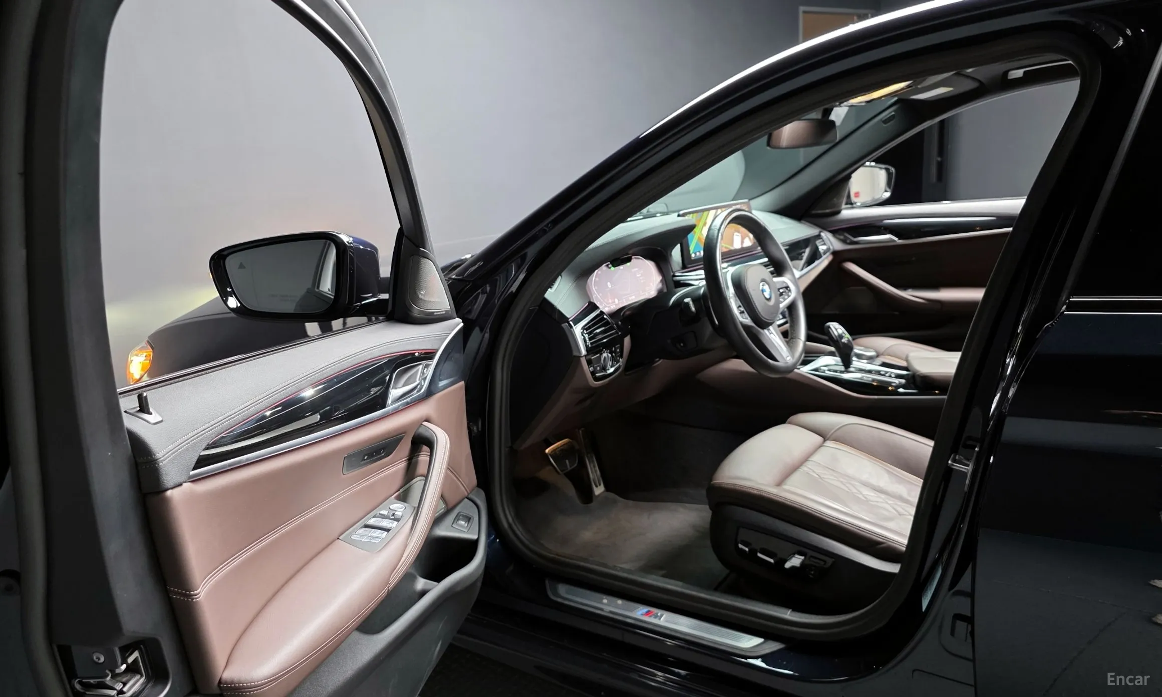 BMW 5 Series (G30) превью 10