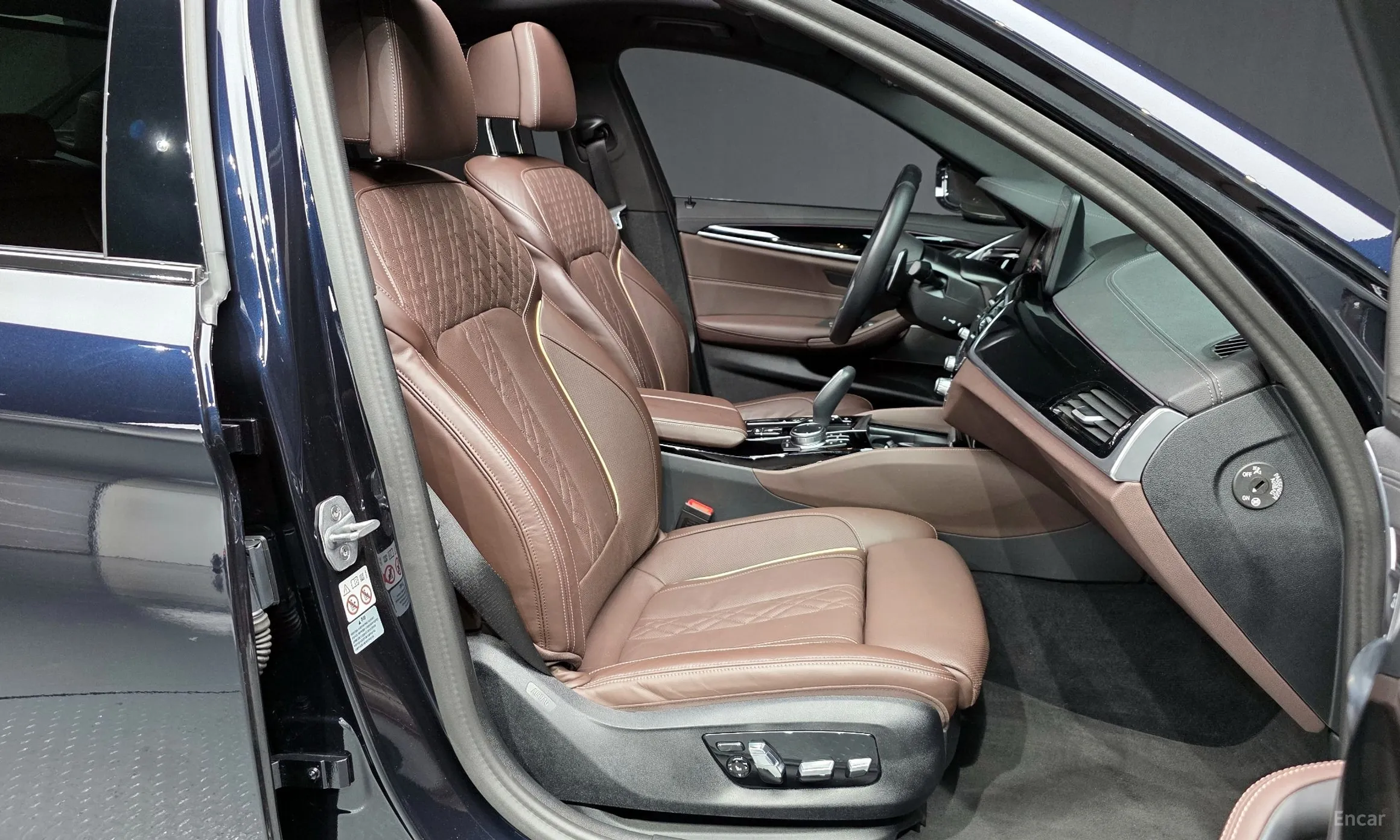 BMW 5 Series (G30) превью 11