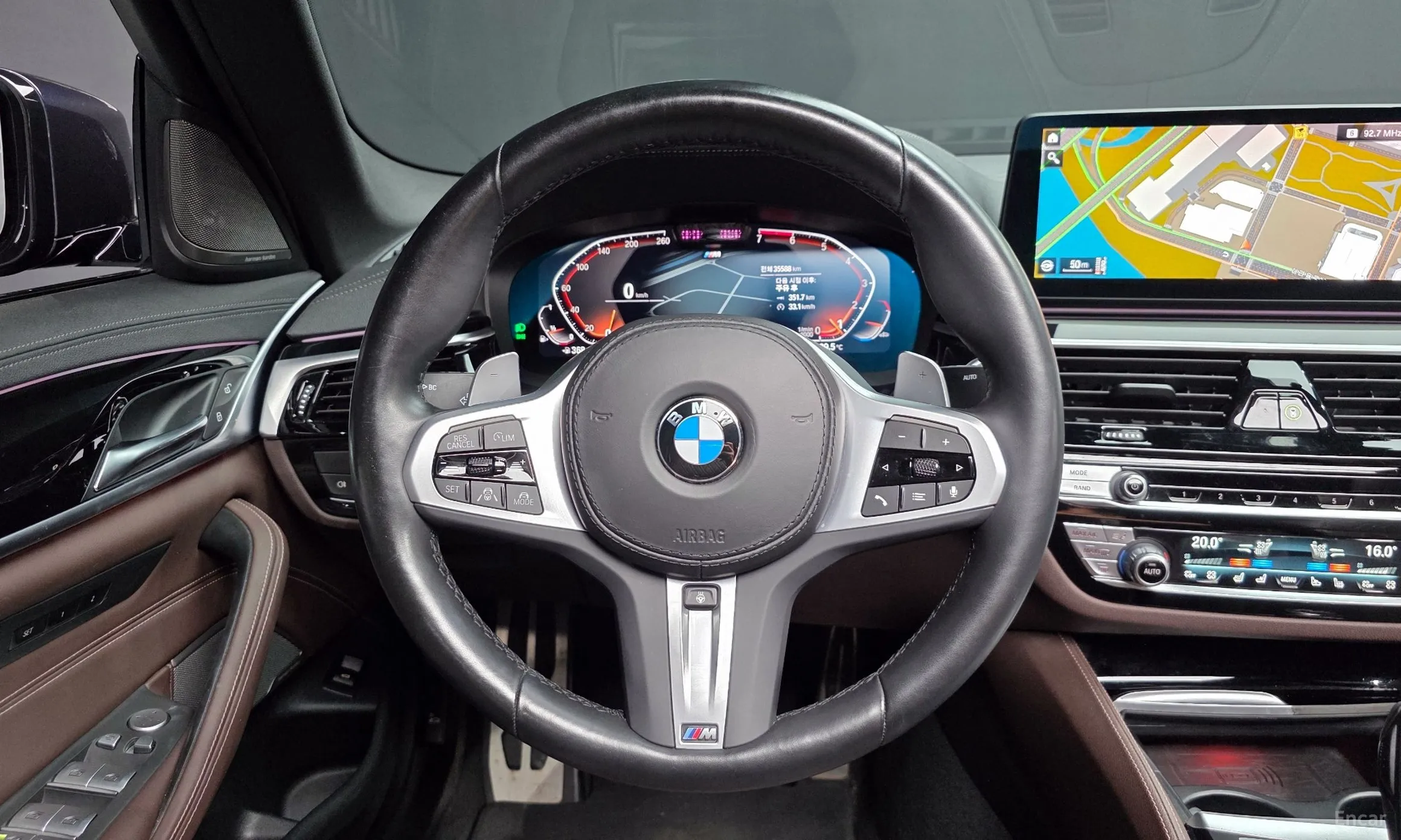 BMW 5 Series (G30) превью 13