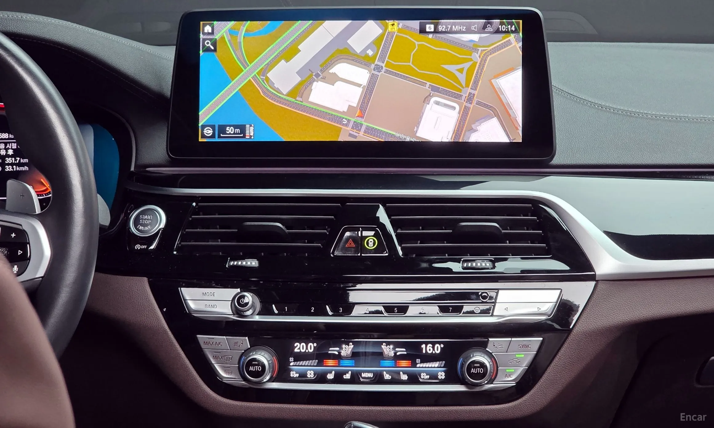 BMW 5 Series (G30) превью 14