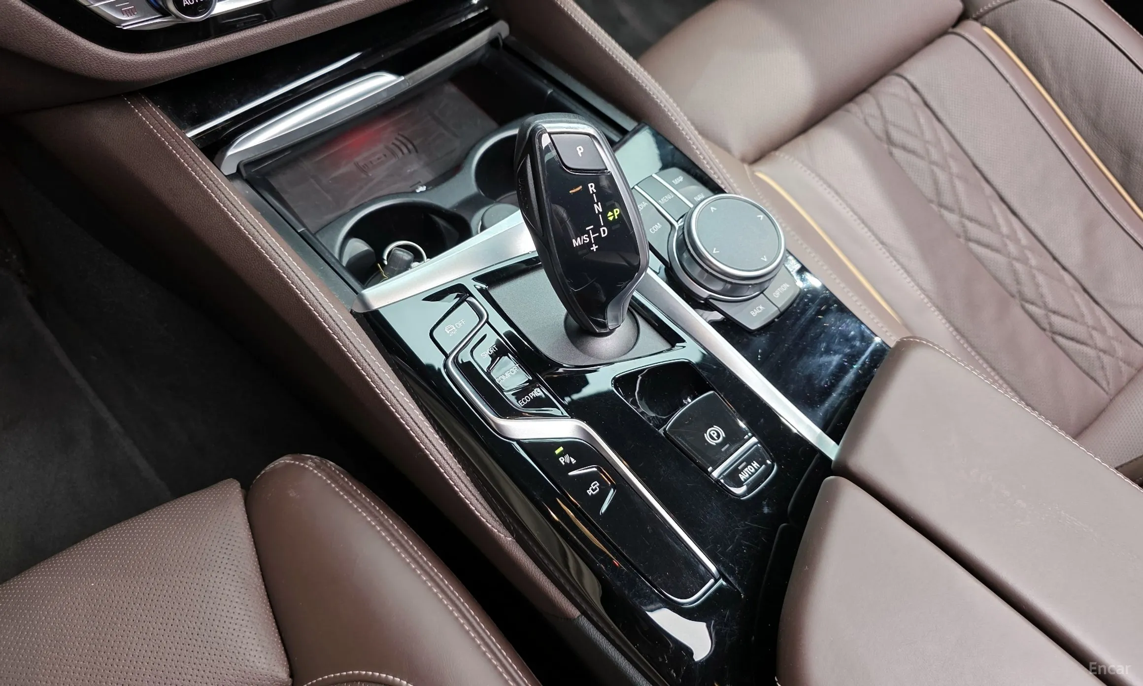 BMW 5 Series (G30) превью 9