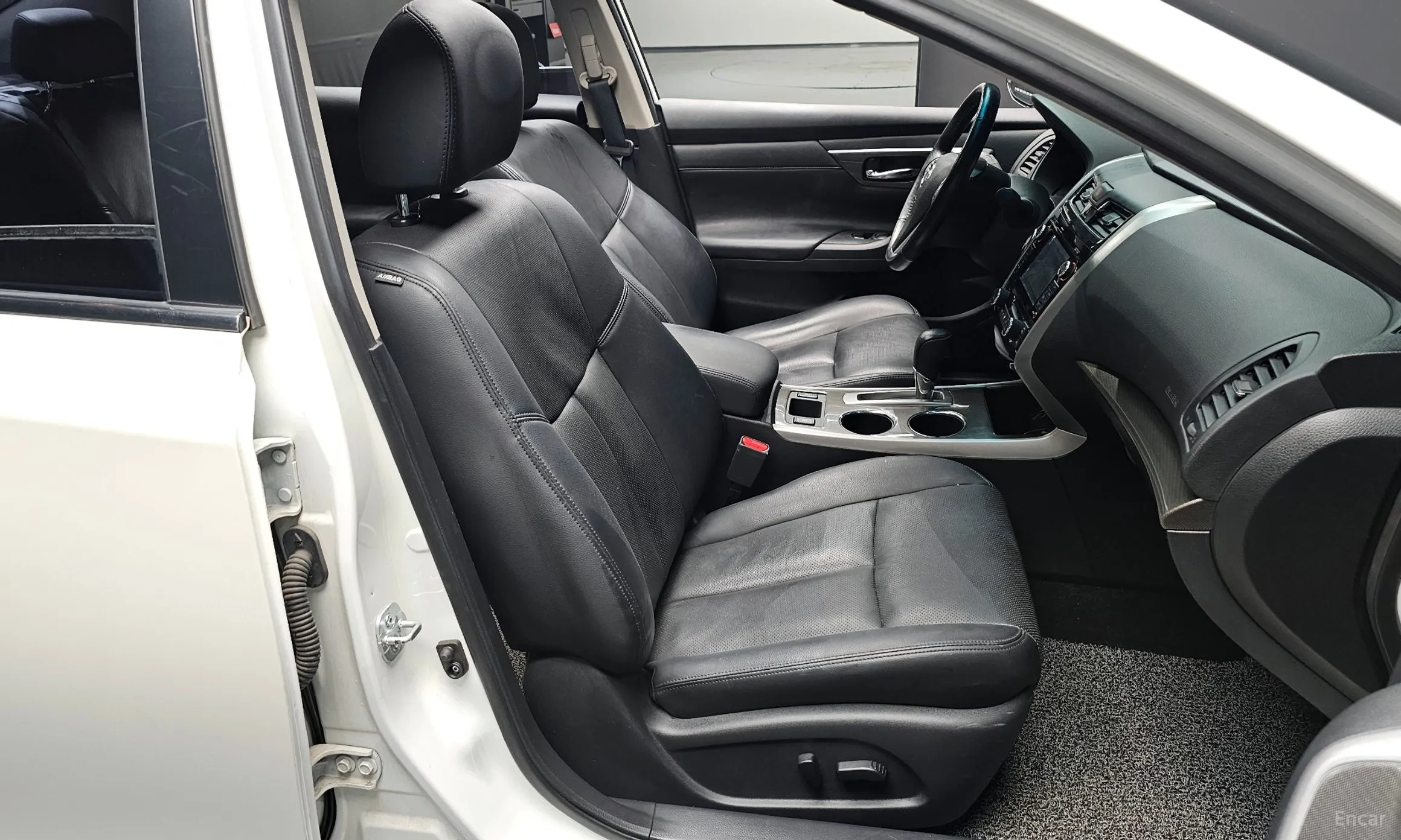Nissan Altima превью 10