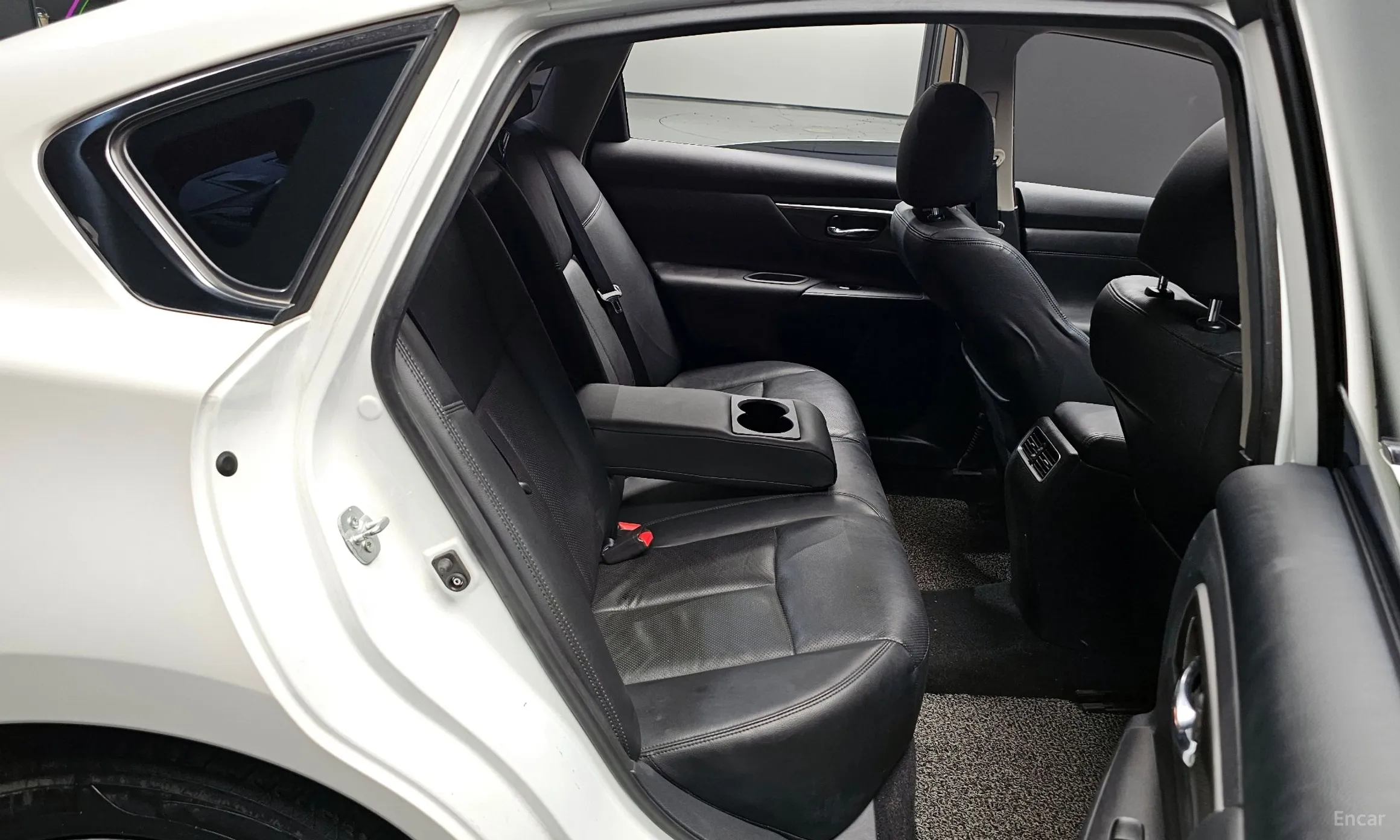 Nissan Altima превью 11