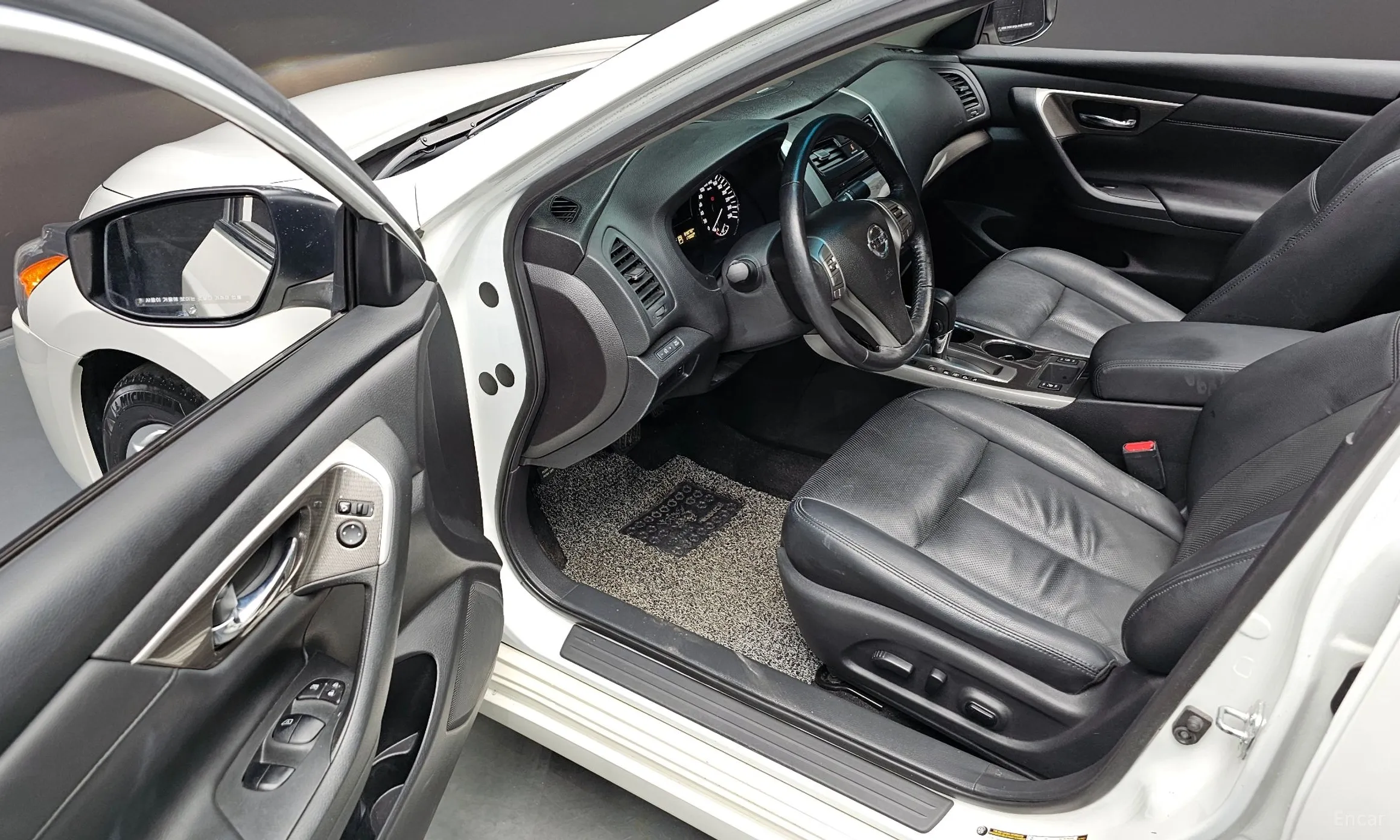 Nissan Altima превью 12