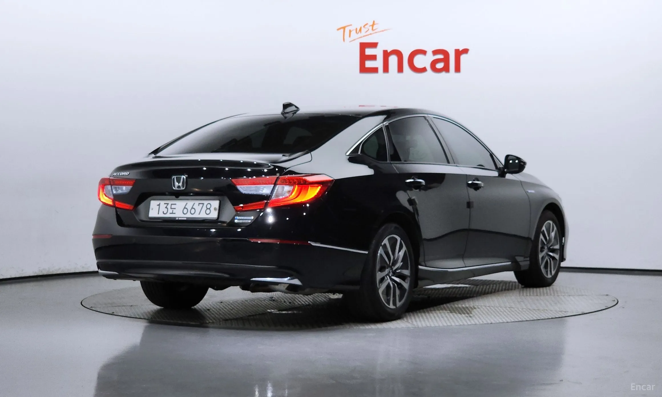 Honda Accord 10th Generation превью 2