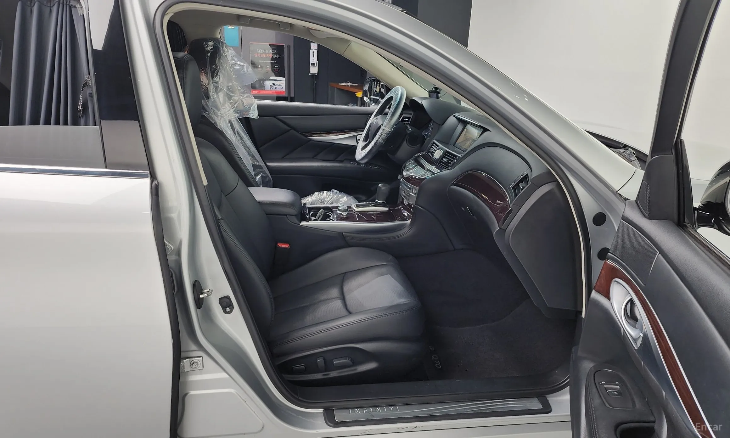Infiniti Q70 превью 11