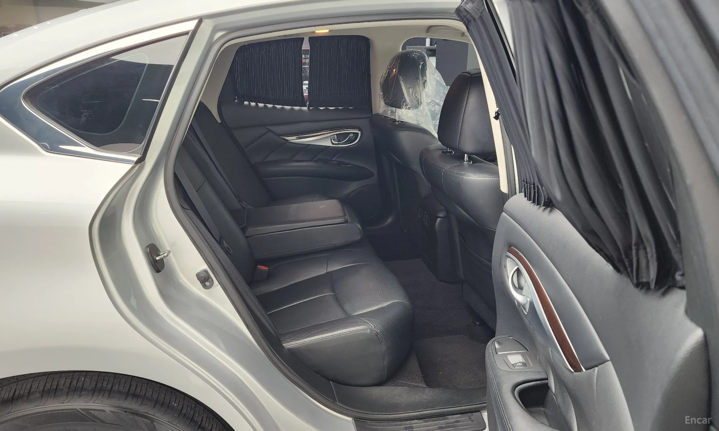 Infiniti Q70 превью 12