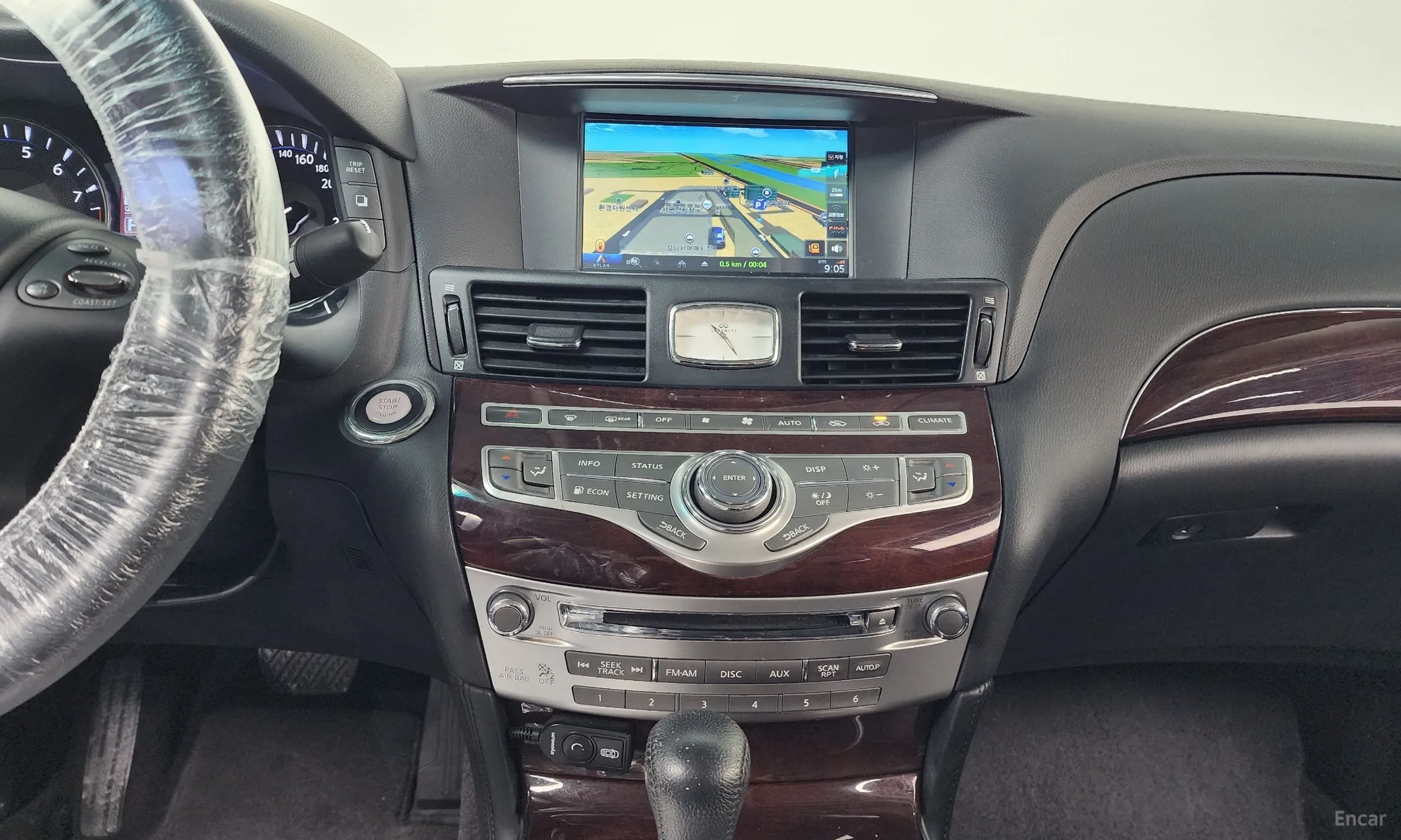Infiniti Q70 превью 14