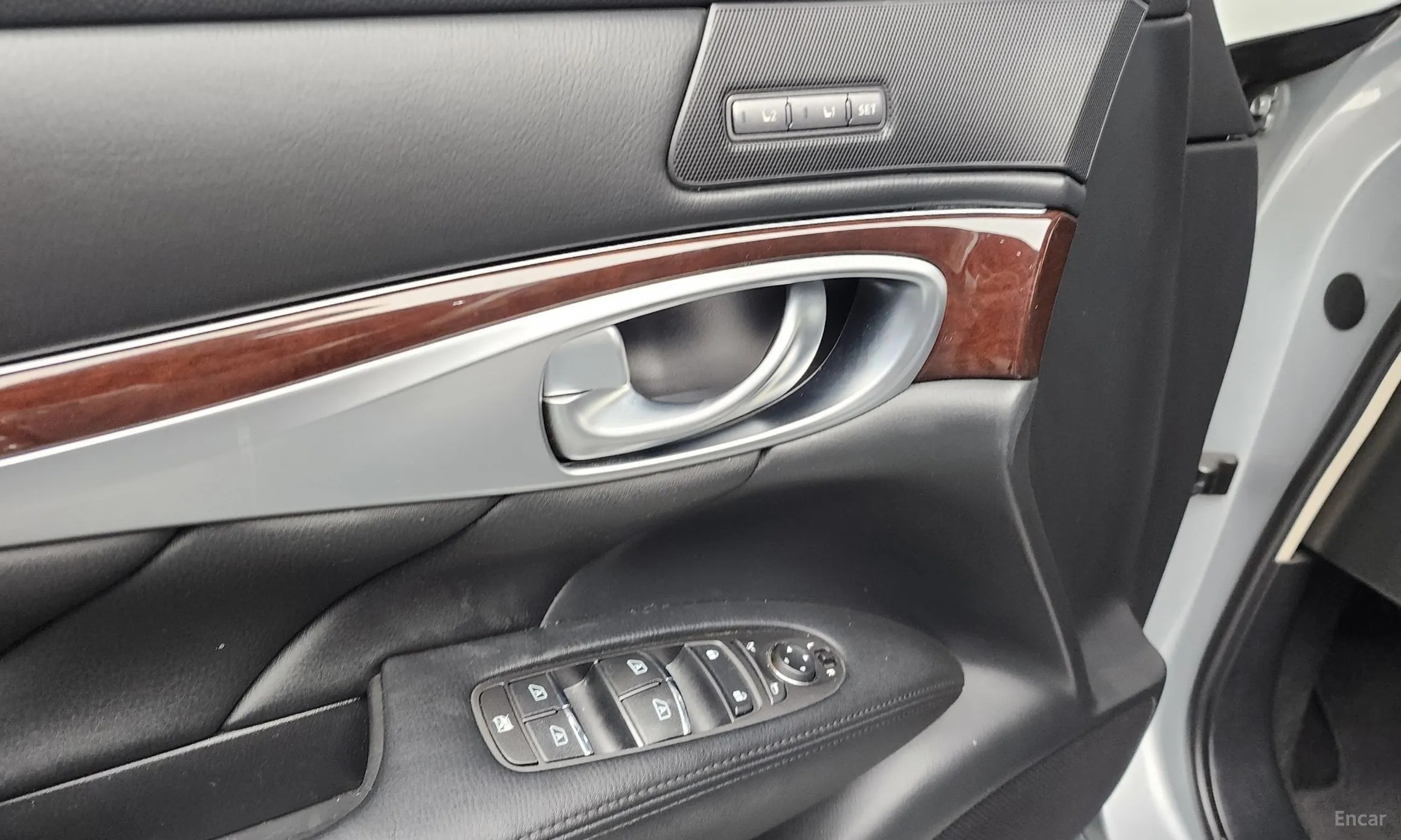 Infiniti Q70 превью 17