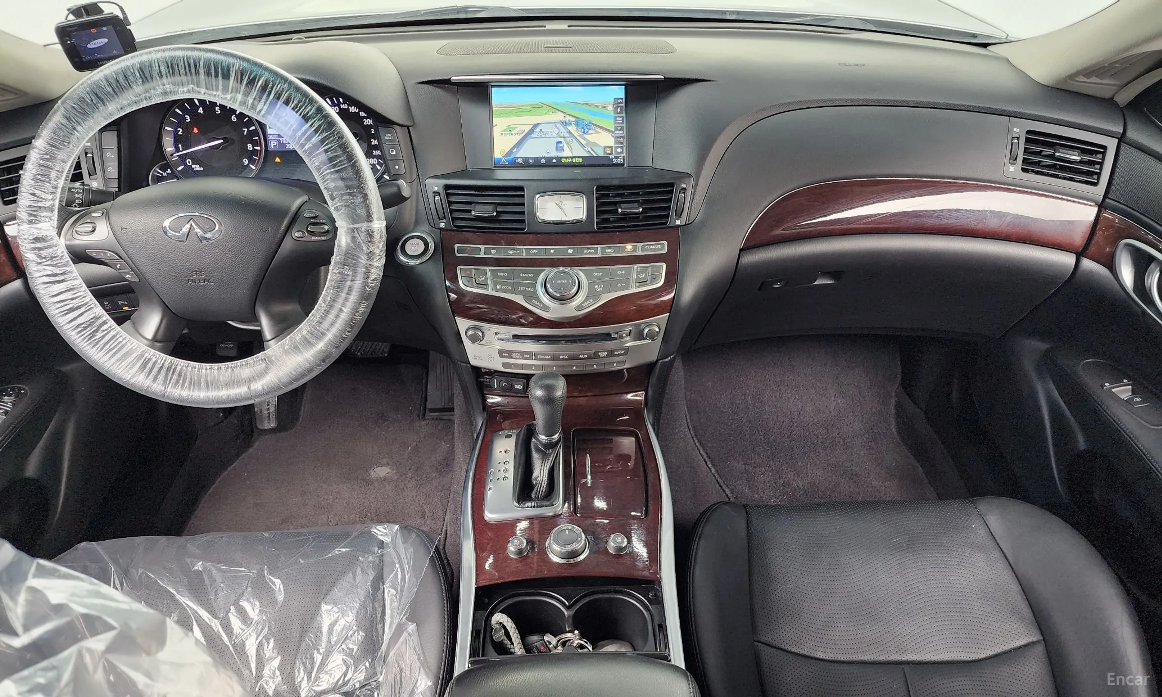 Infiniti Q70 превью 7