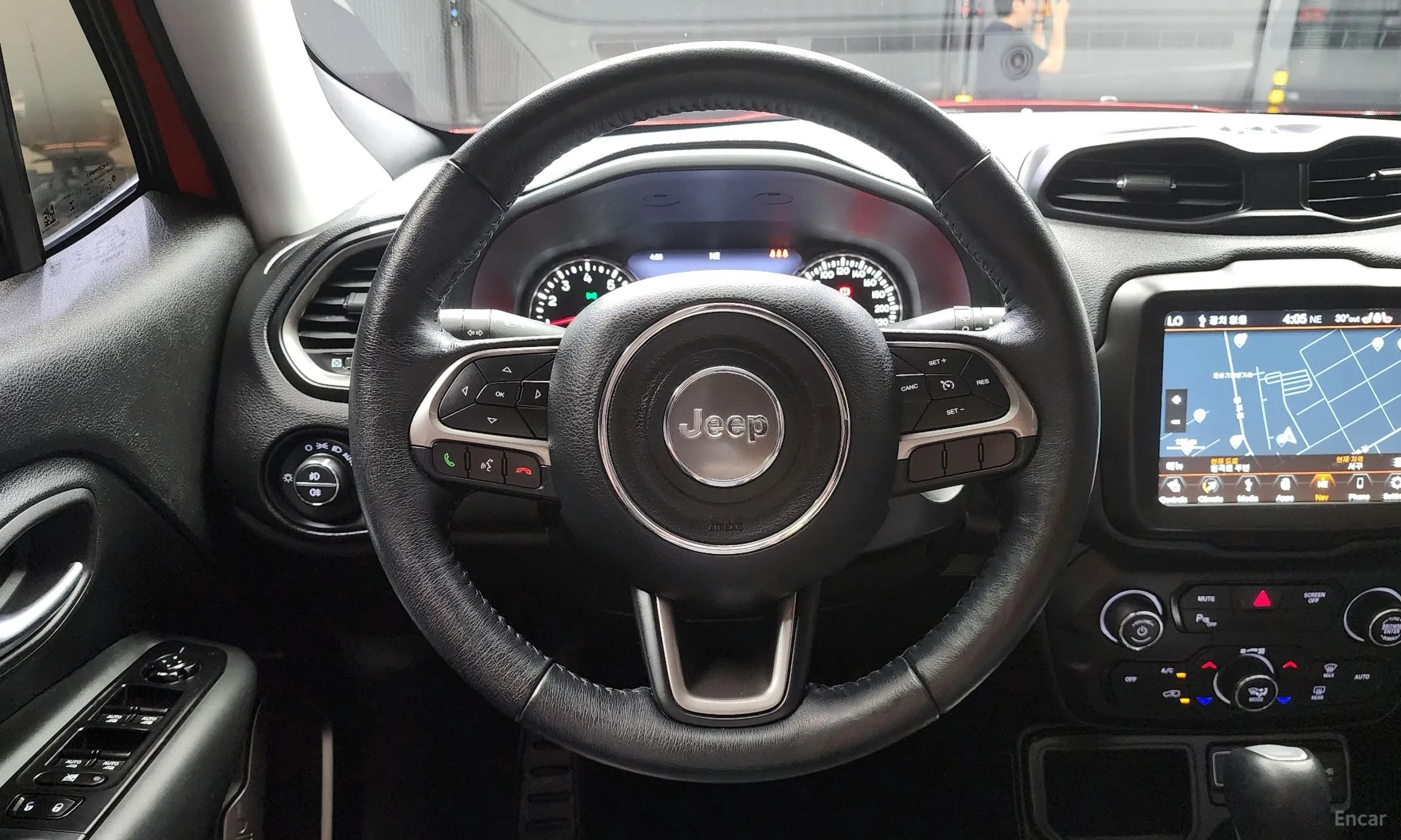 Jeep Renegade превью 13
