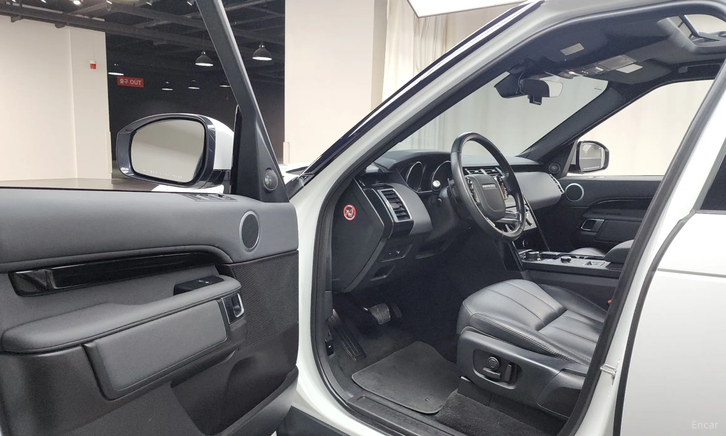 Land Rover Discovery 5 превью 10