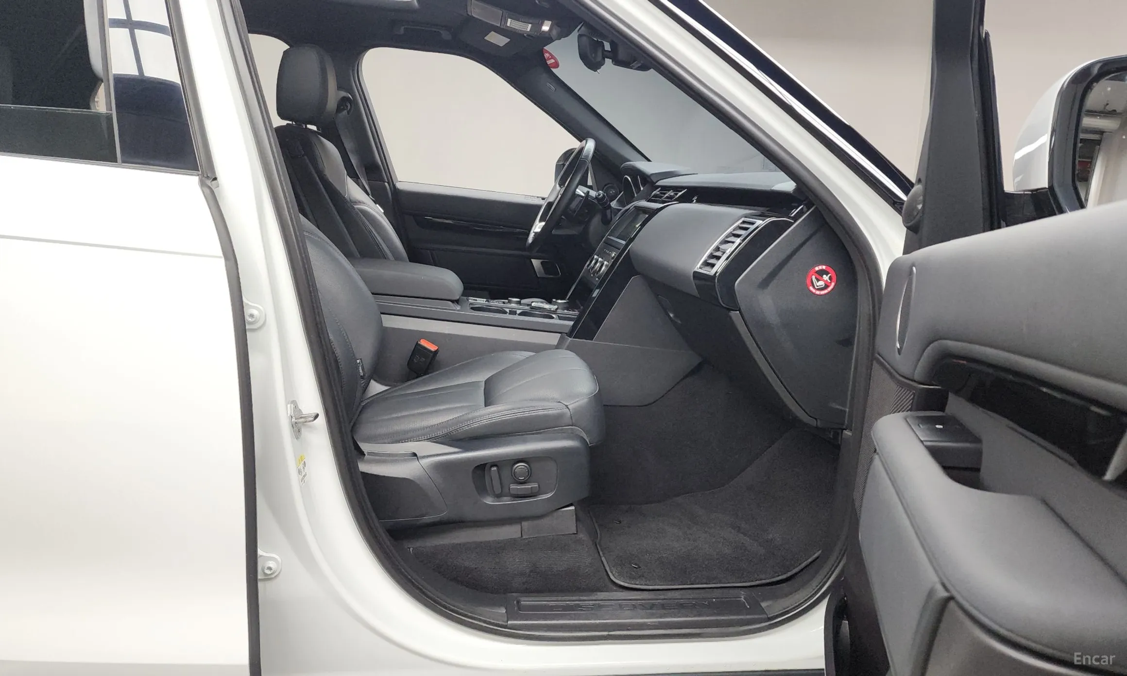 Land Rover Discovery 5 превью 11