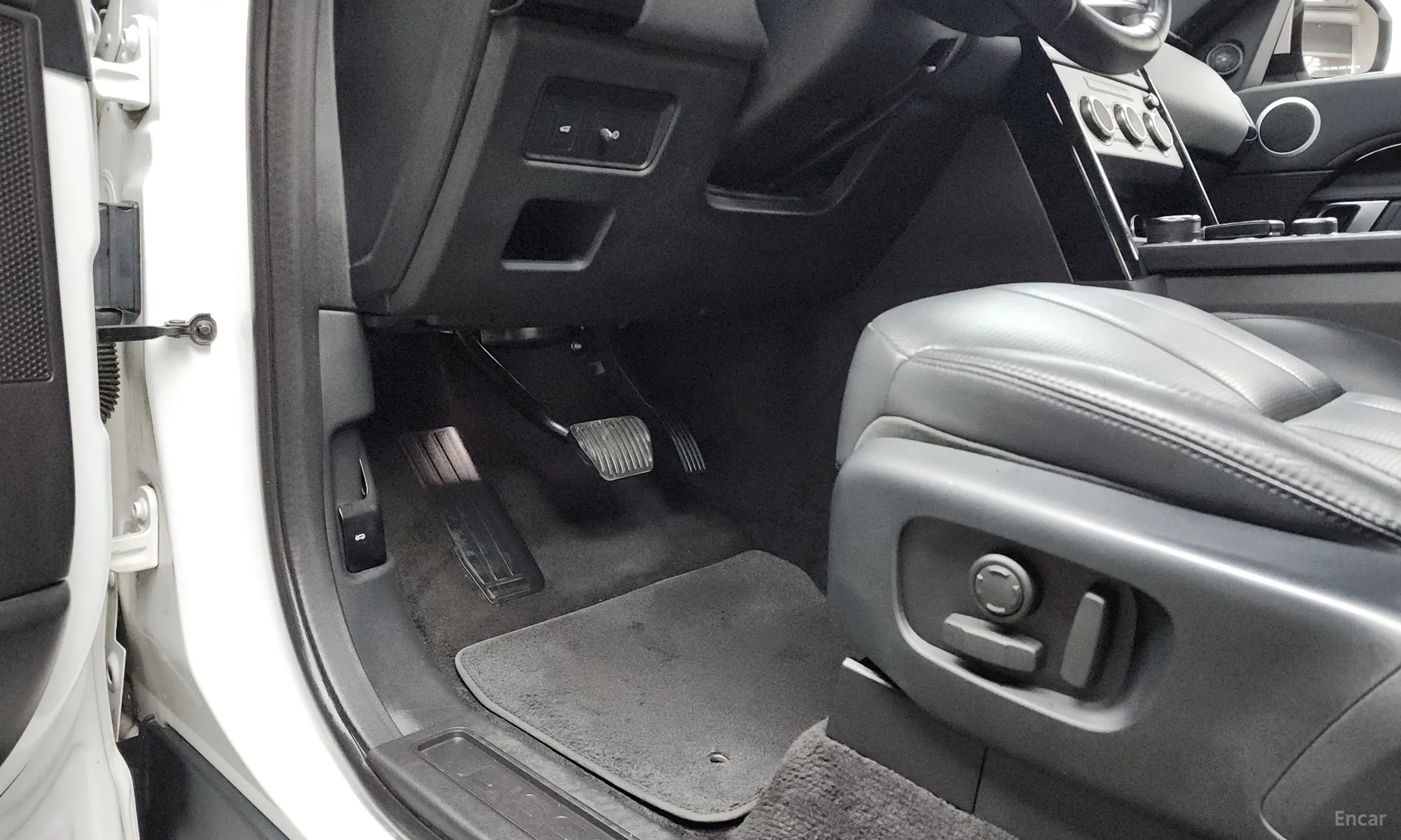 Land Rover Discovery 5 превью 17