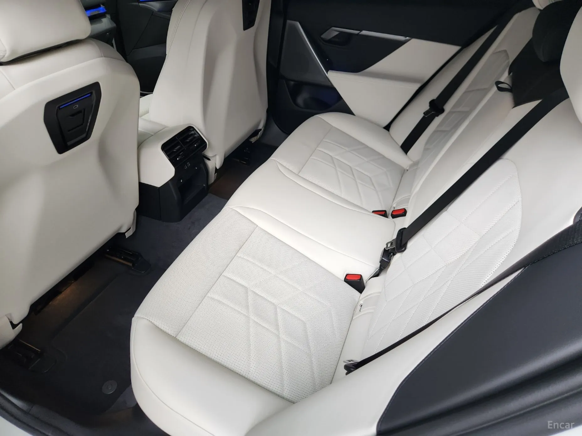 BMW 5 Series (G60) превью 11