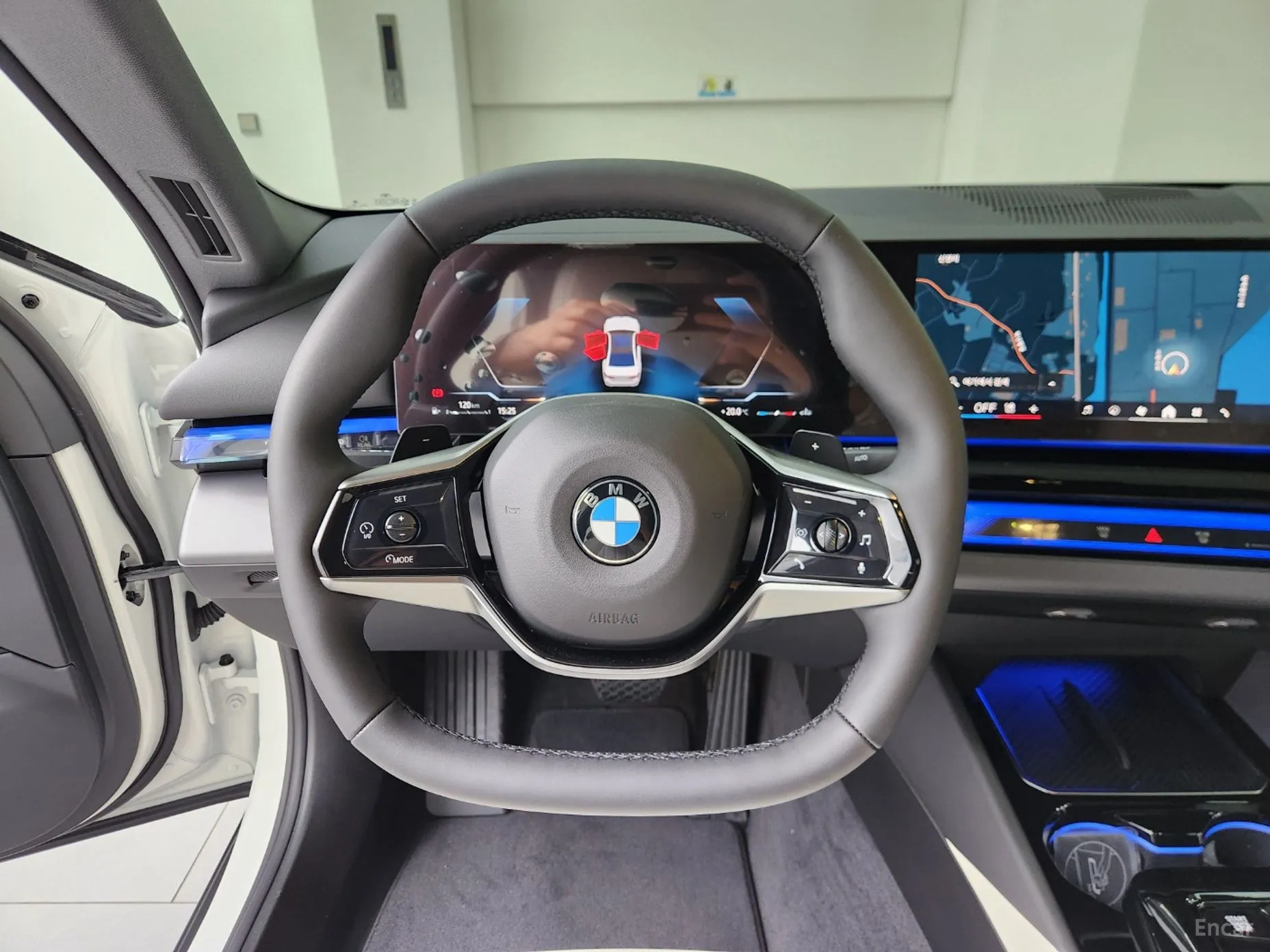 BMW 5 Series (G60) превью 13