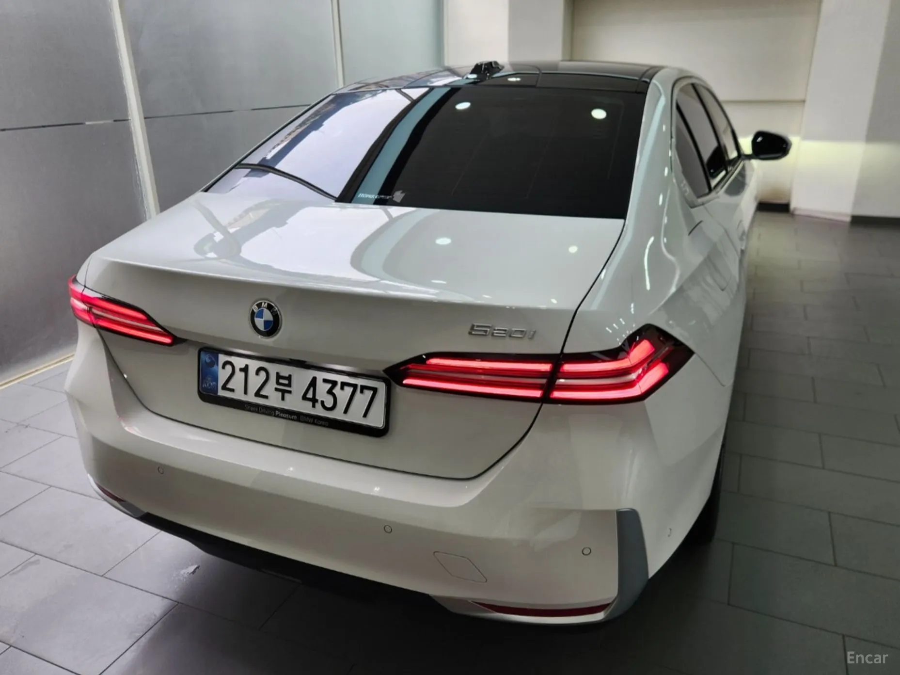 BMW 5 Series (G60) превью 3