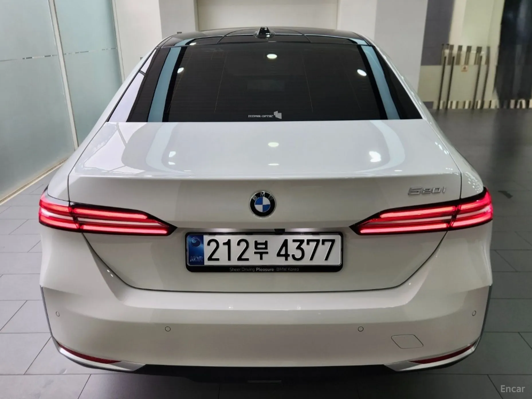 BMW 5 Series (G60) превью 4