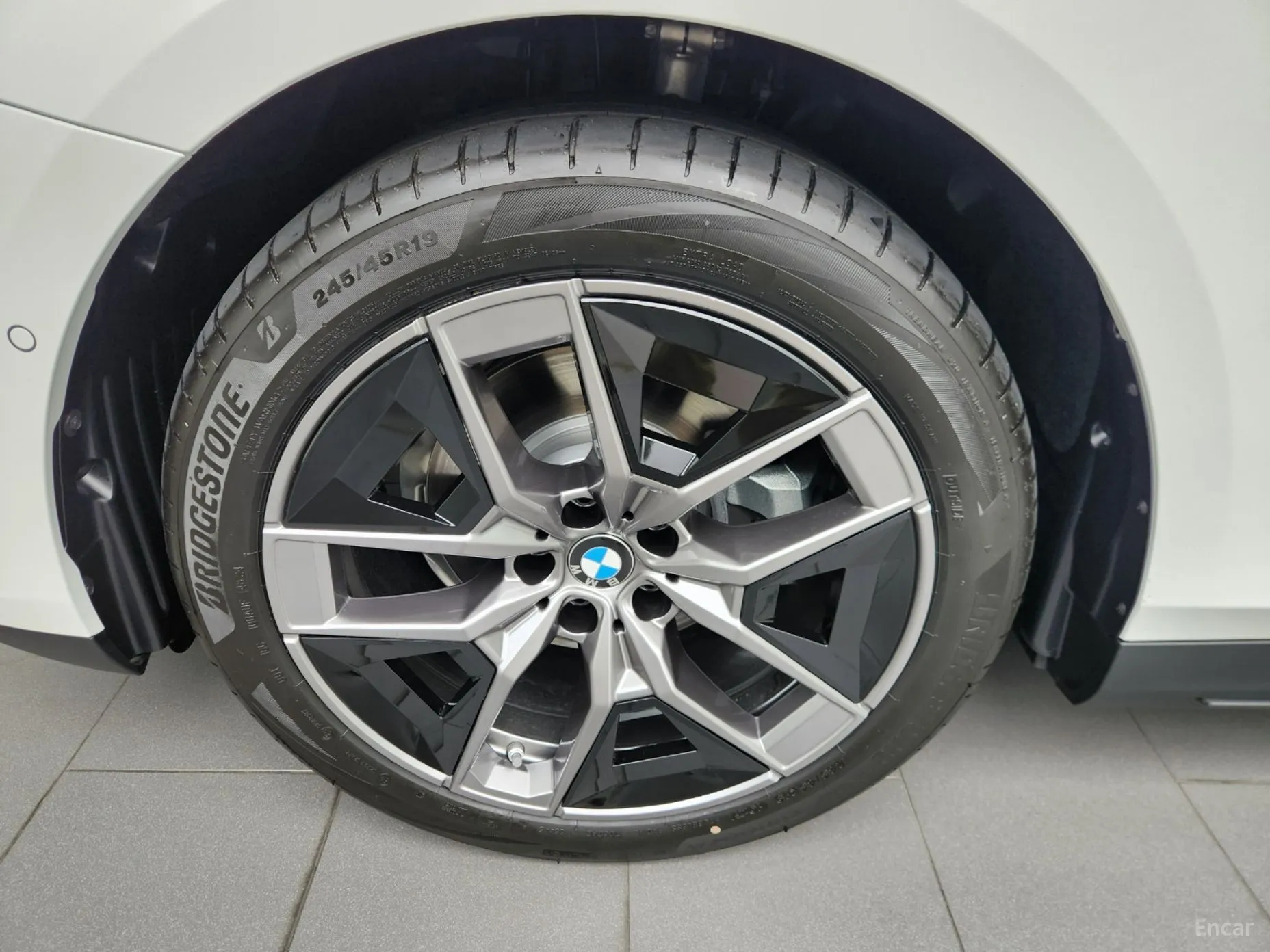 BMW 5 Series (G60) превью 5