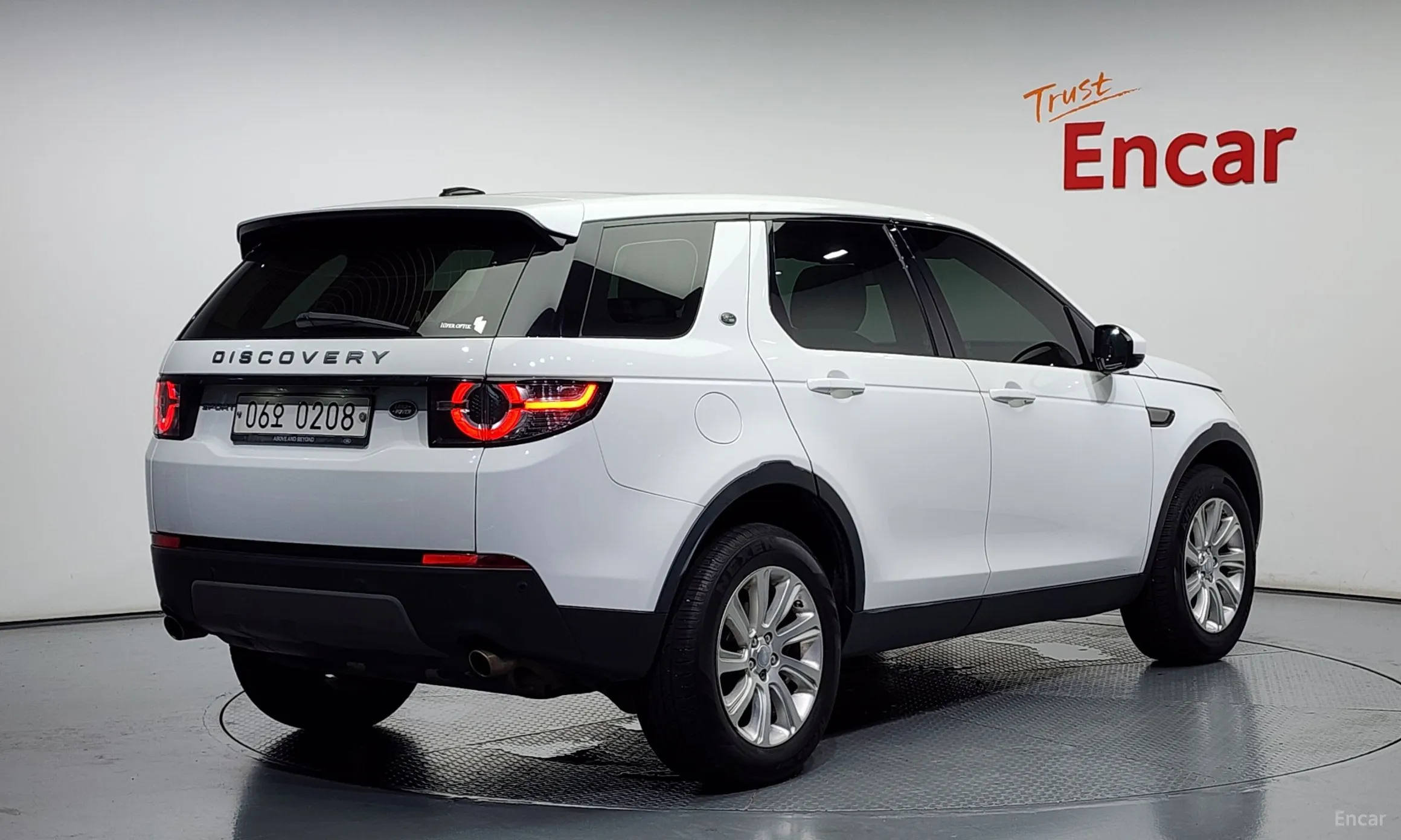 Land Rover Discovery Sports превью 2