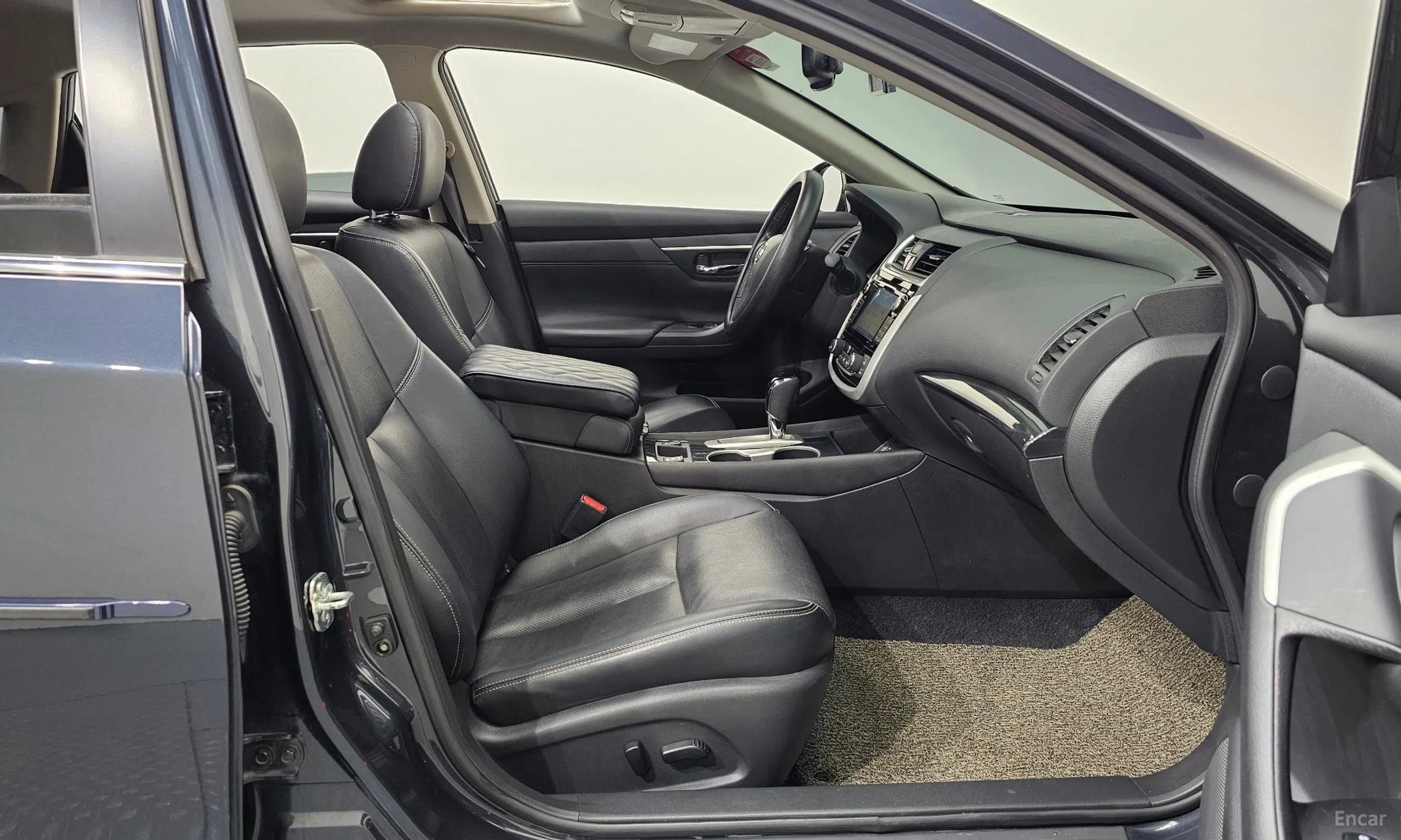 Nissan Altima превью 10