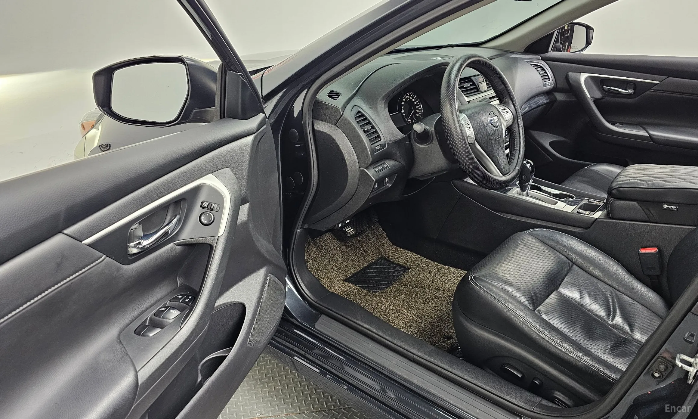 Nissan Altima превью 11